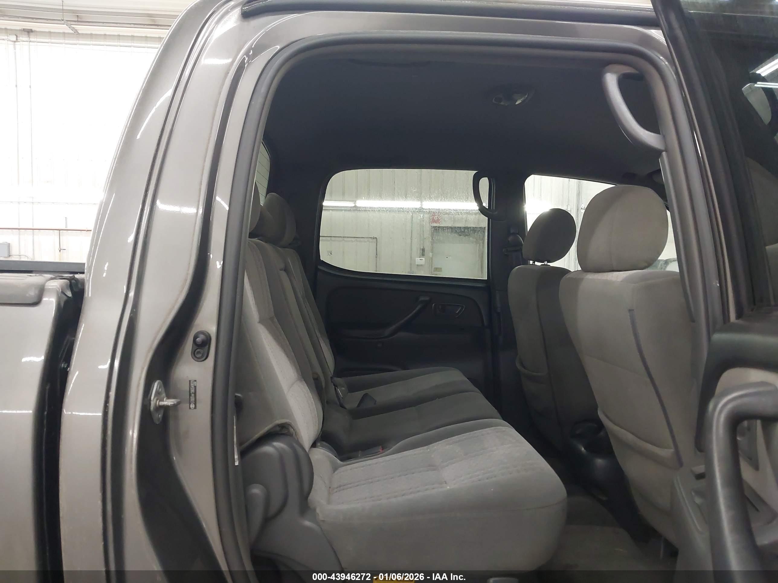 TOYOTA TUNDRA image 8