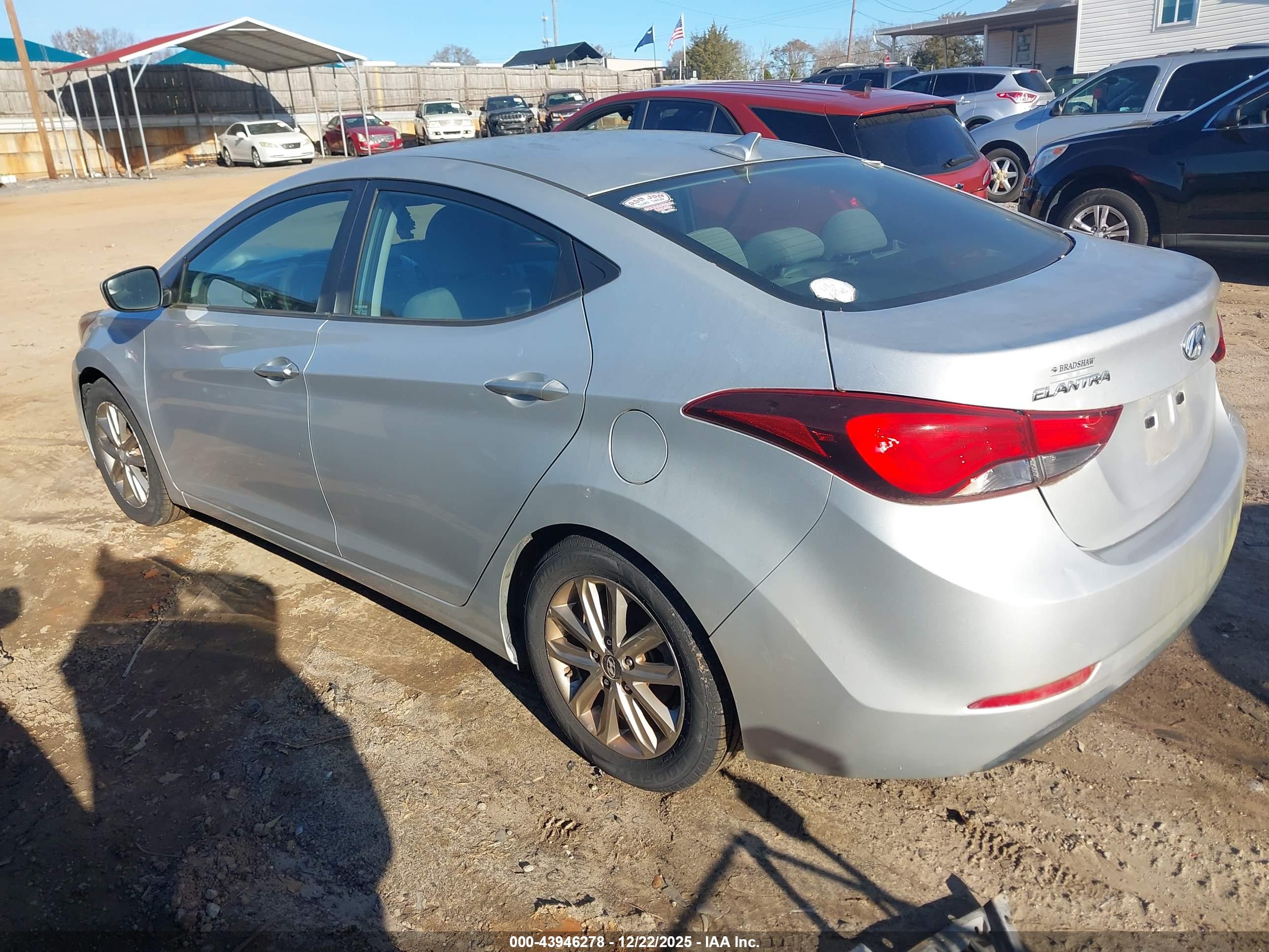 HYUNDAI ELANTRA image 3