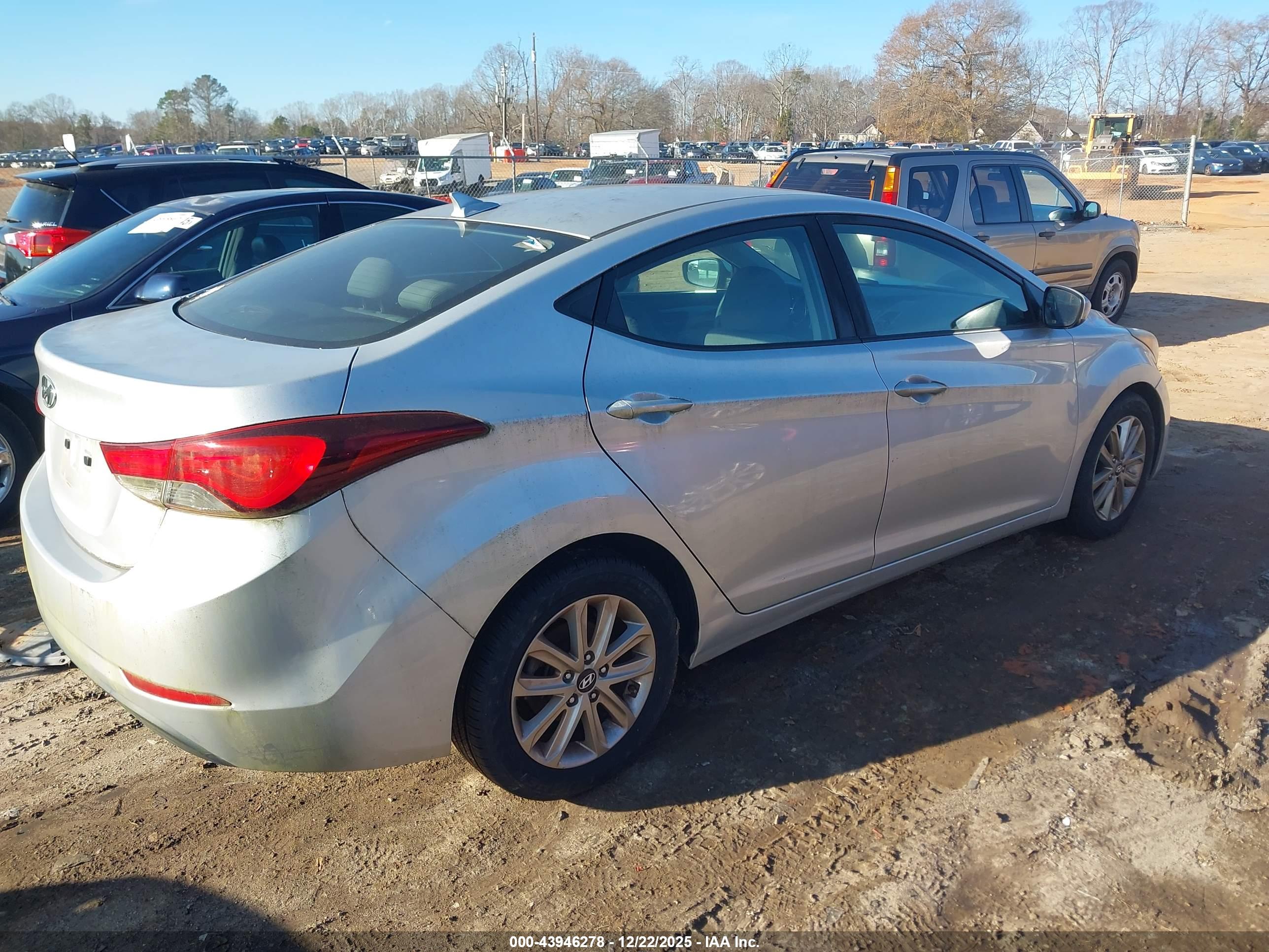 HYUNDAI ELANTRA image 4