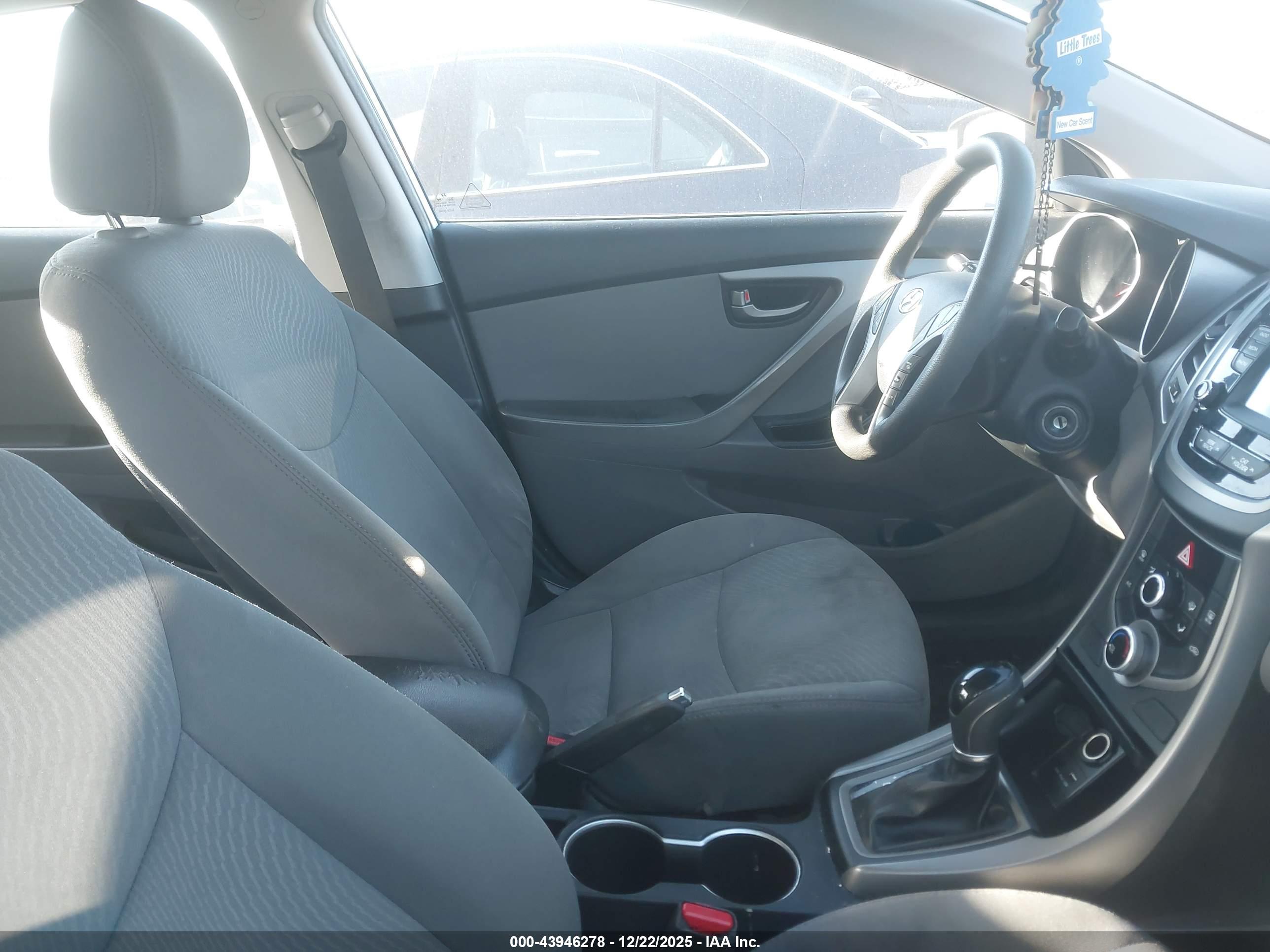 HYUNDAI ELANTRA image 5