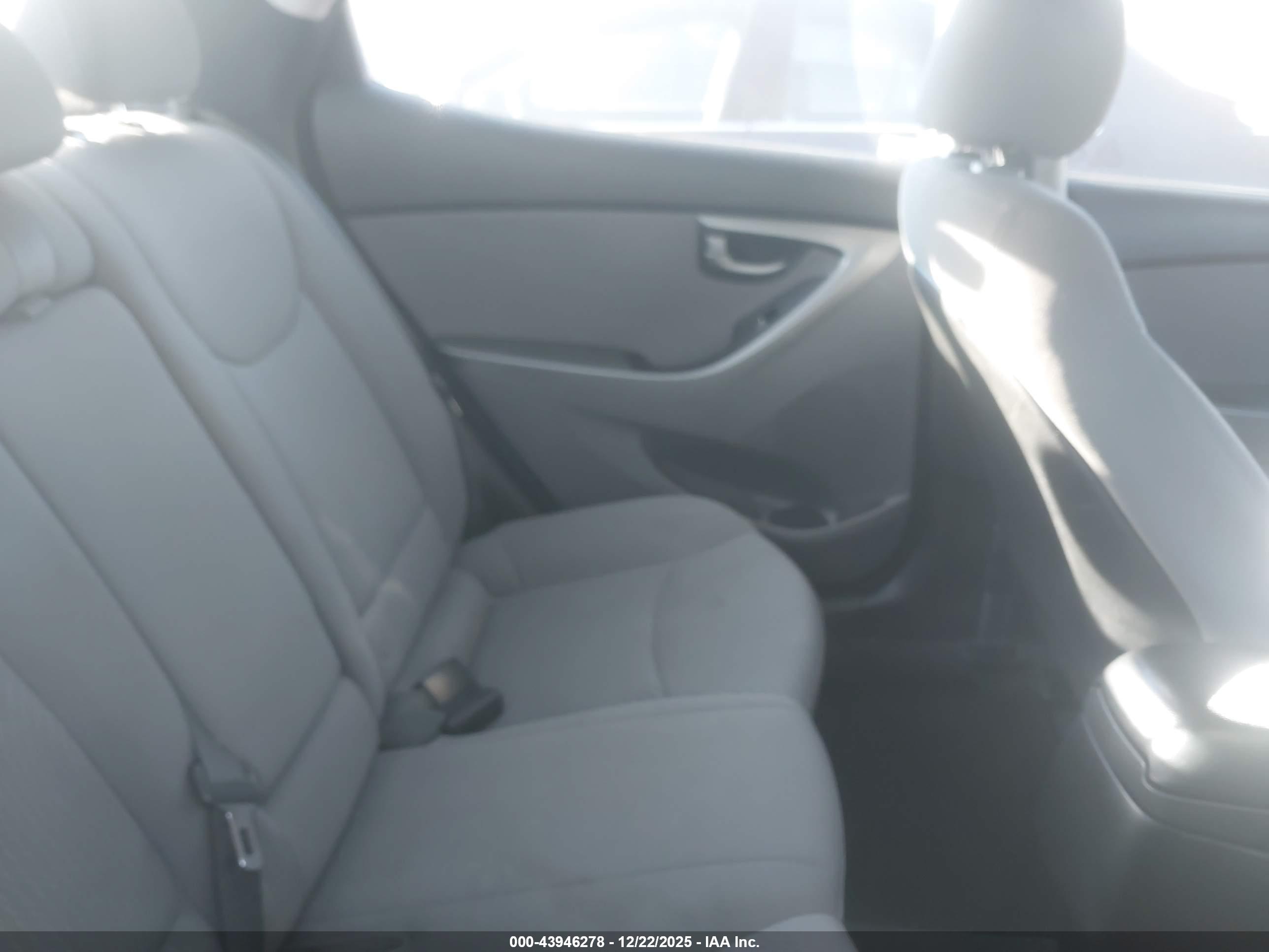 HYUNDAI ELANTRA image 8