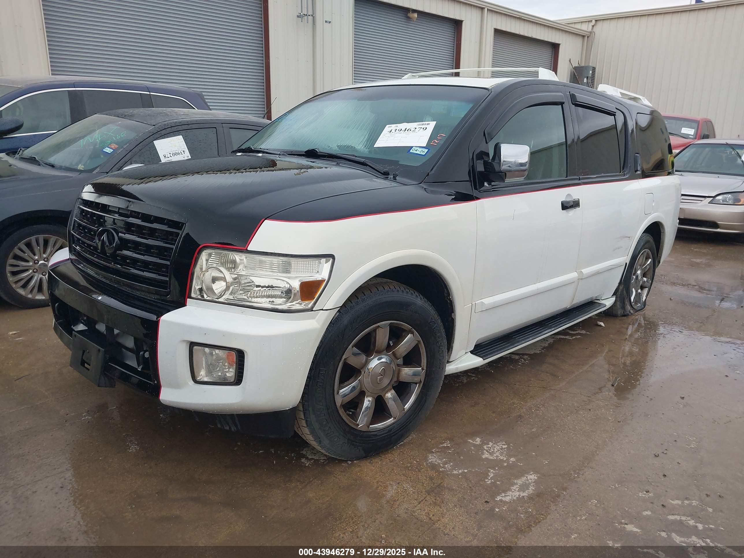 INFINITI QX56 image 2