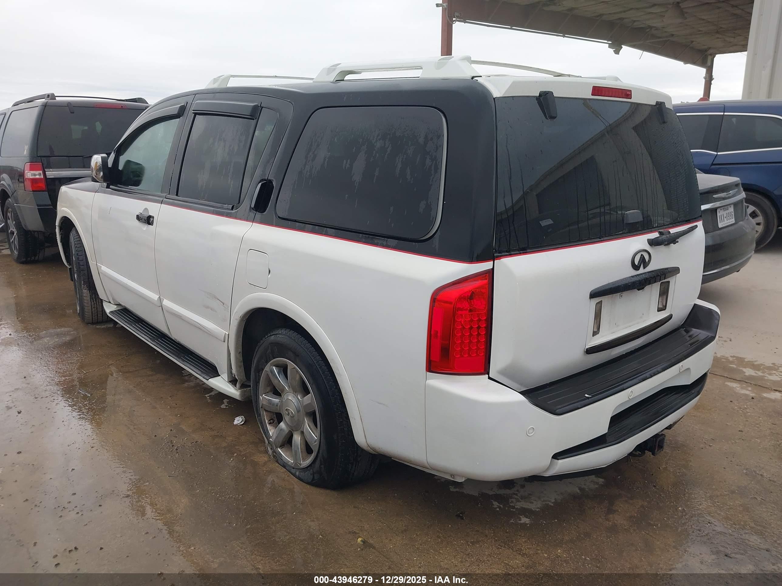 INFINITI QX56 image 3