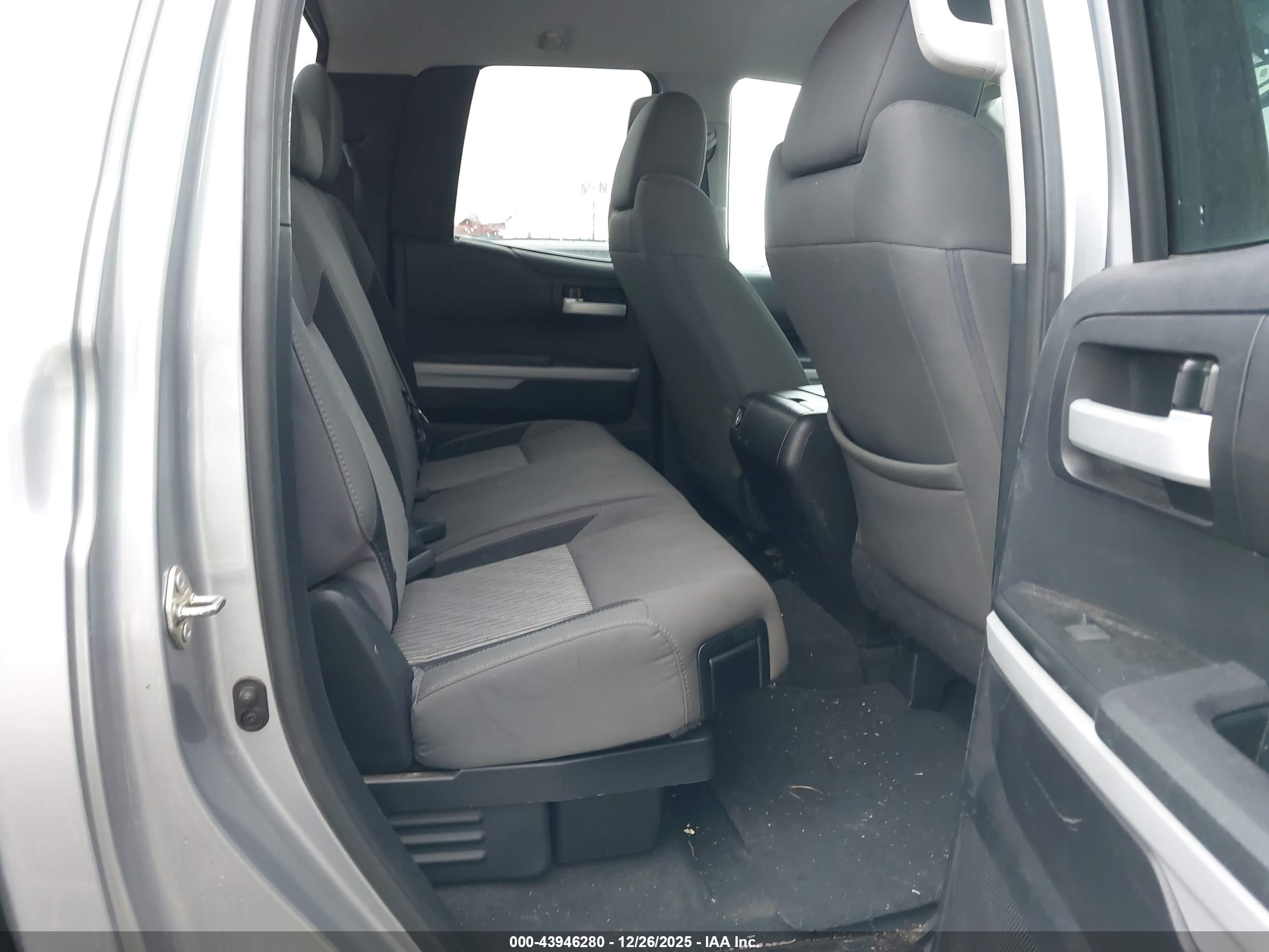 TOYOTA TUNDRA image 8