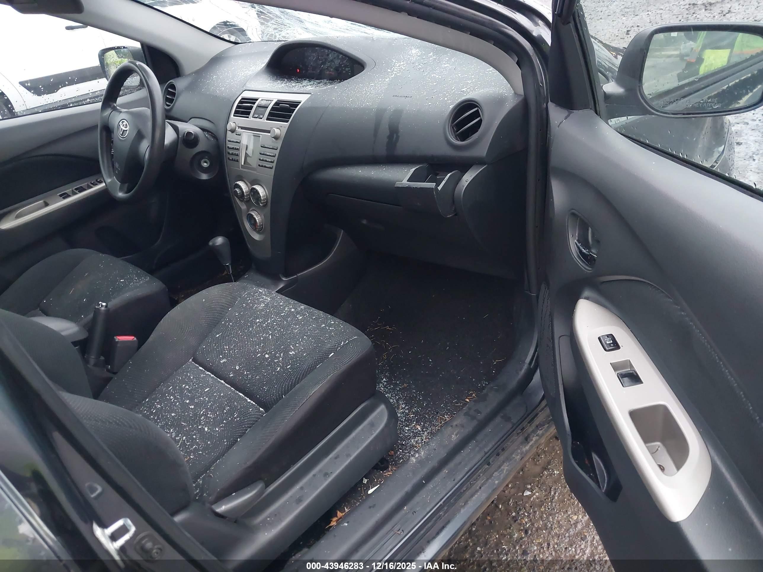 TOYOTA YARIS image 5