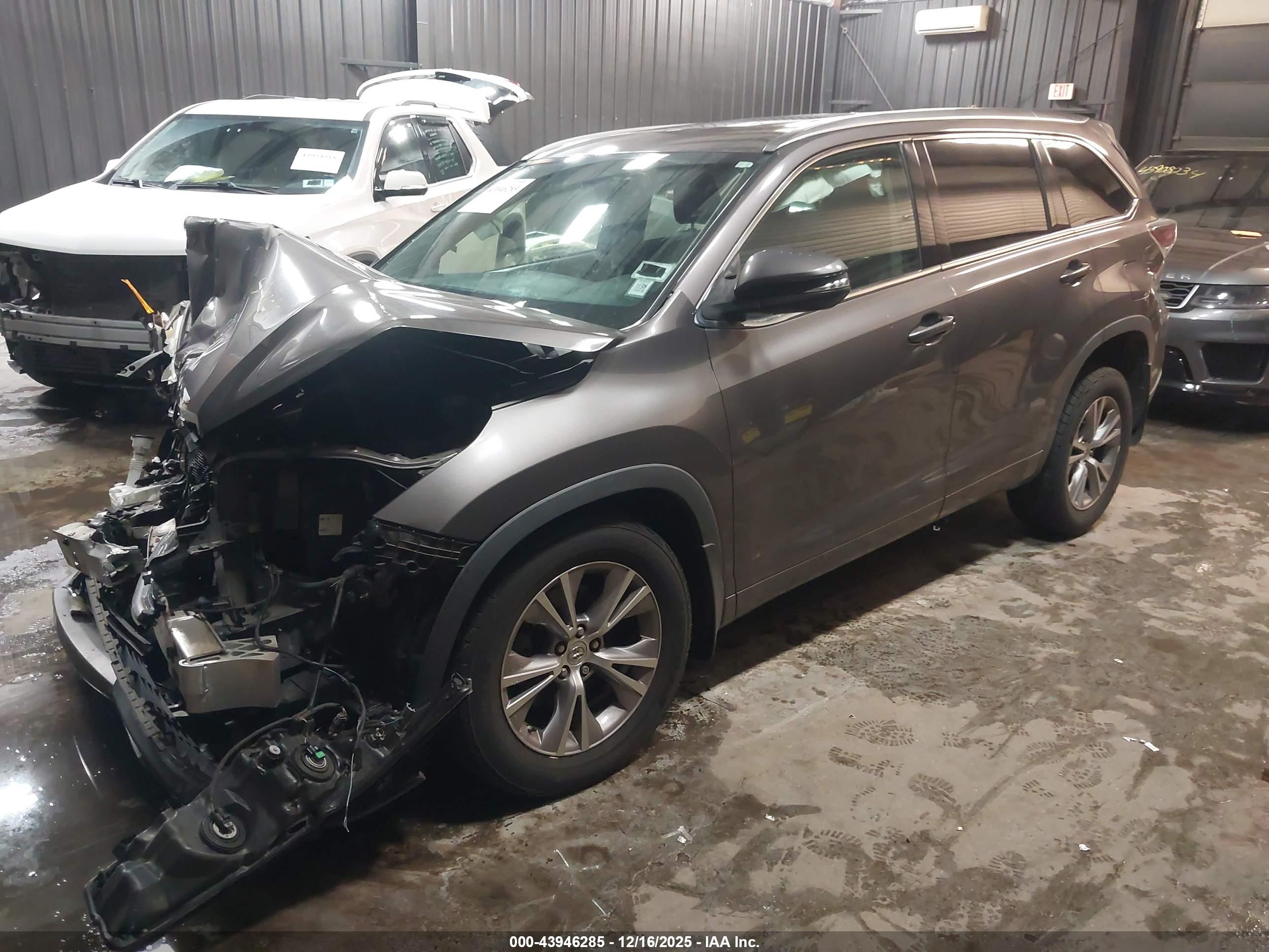 TOYOTA HIGHLANDER image 2