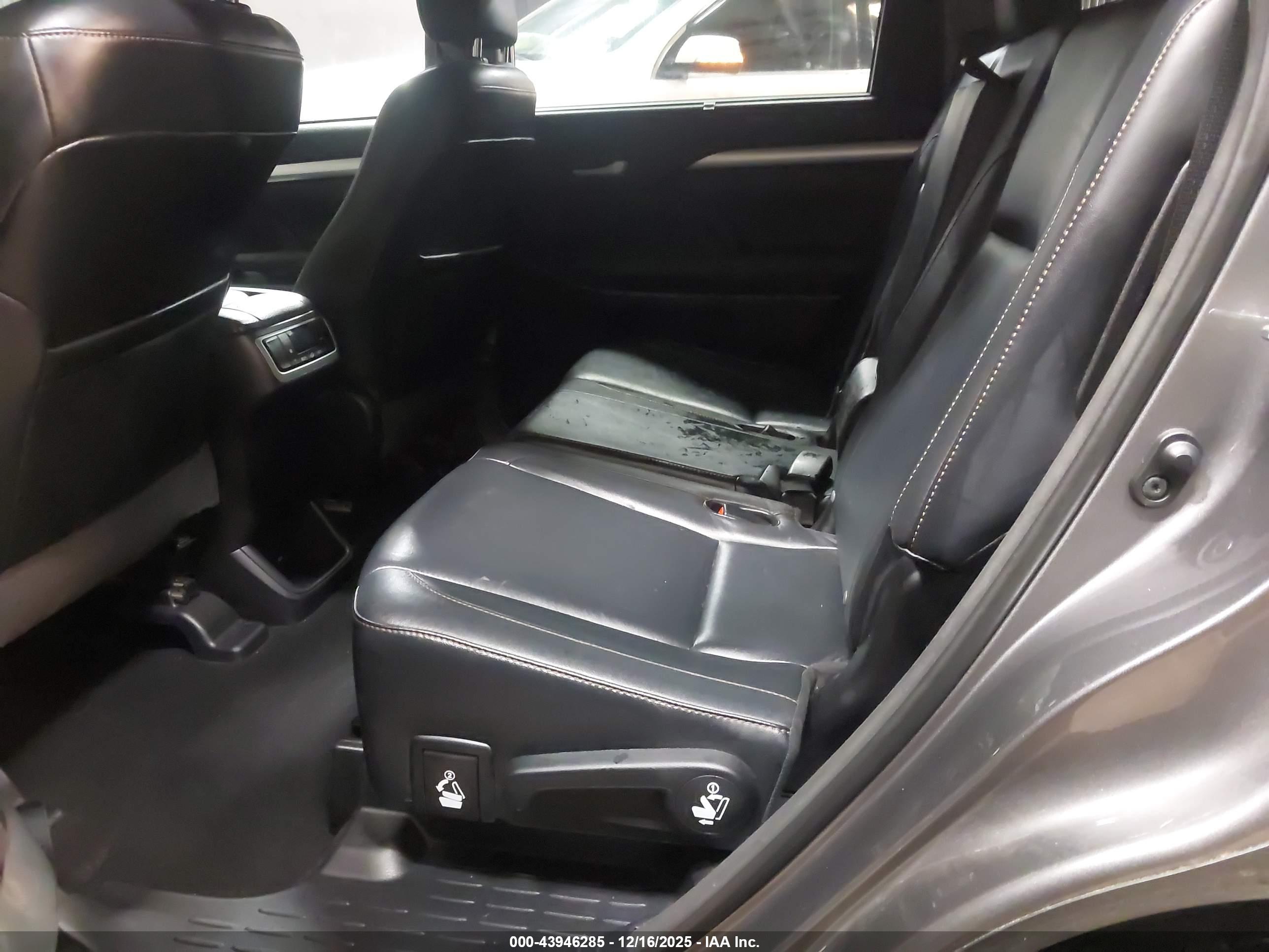 TOYOTA HIGHLANDER image 8