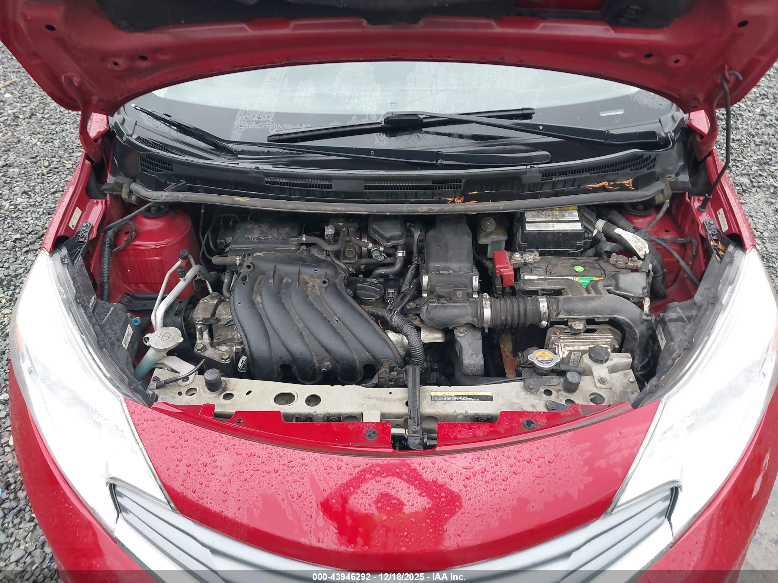 NISSAN VERSA image 10