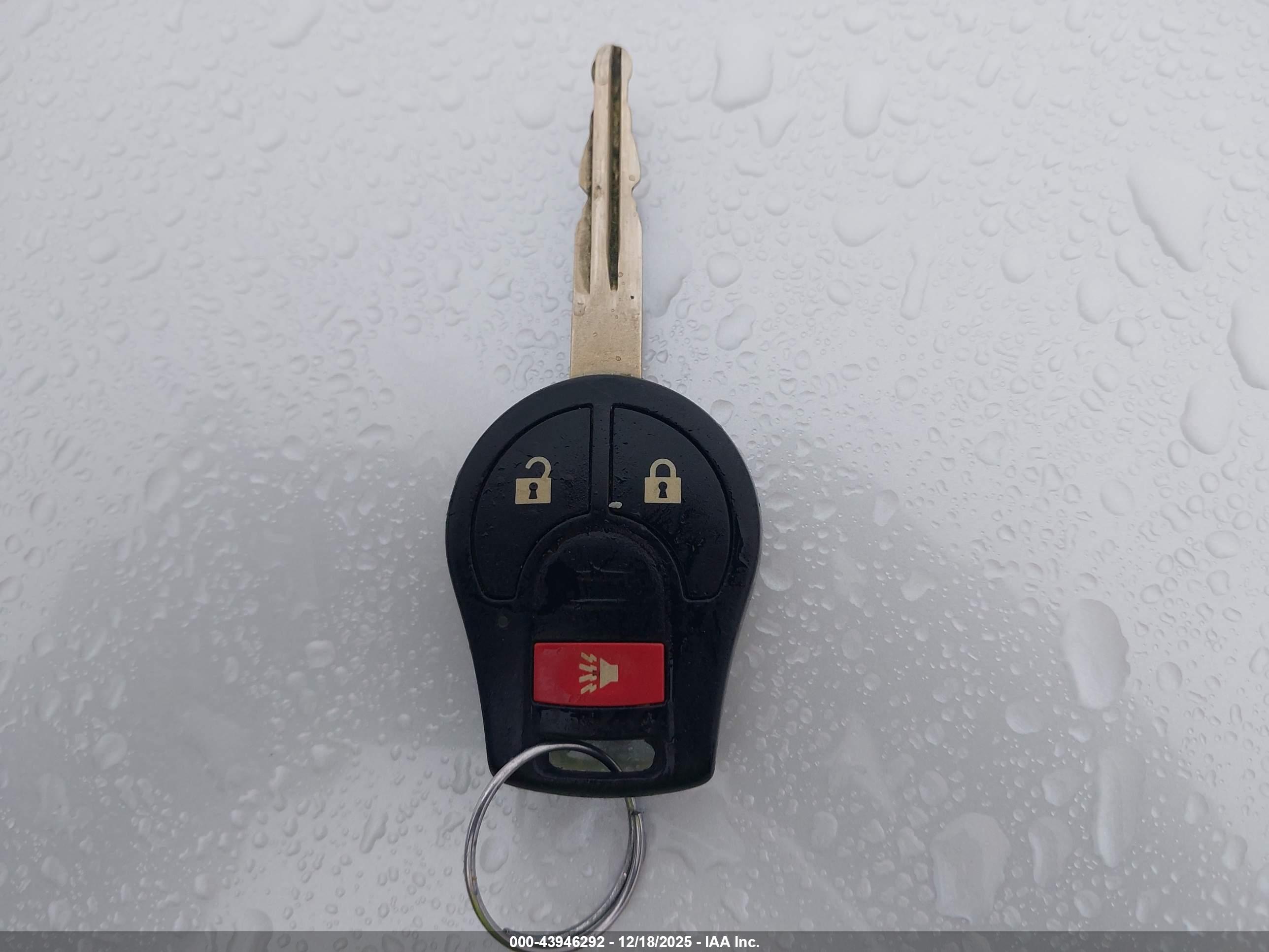 NISSAN VERSA image 11