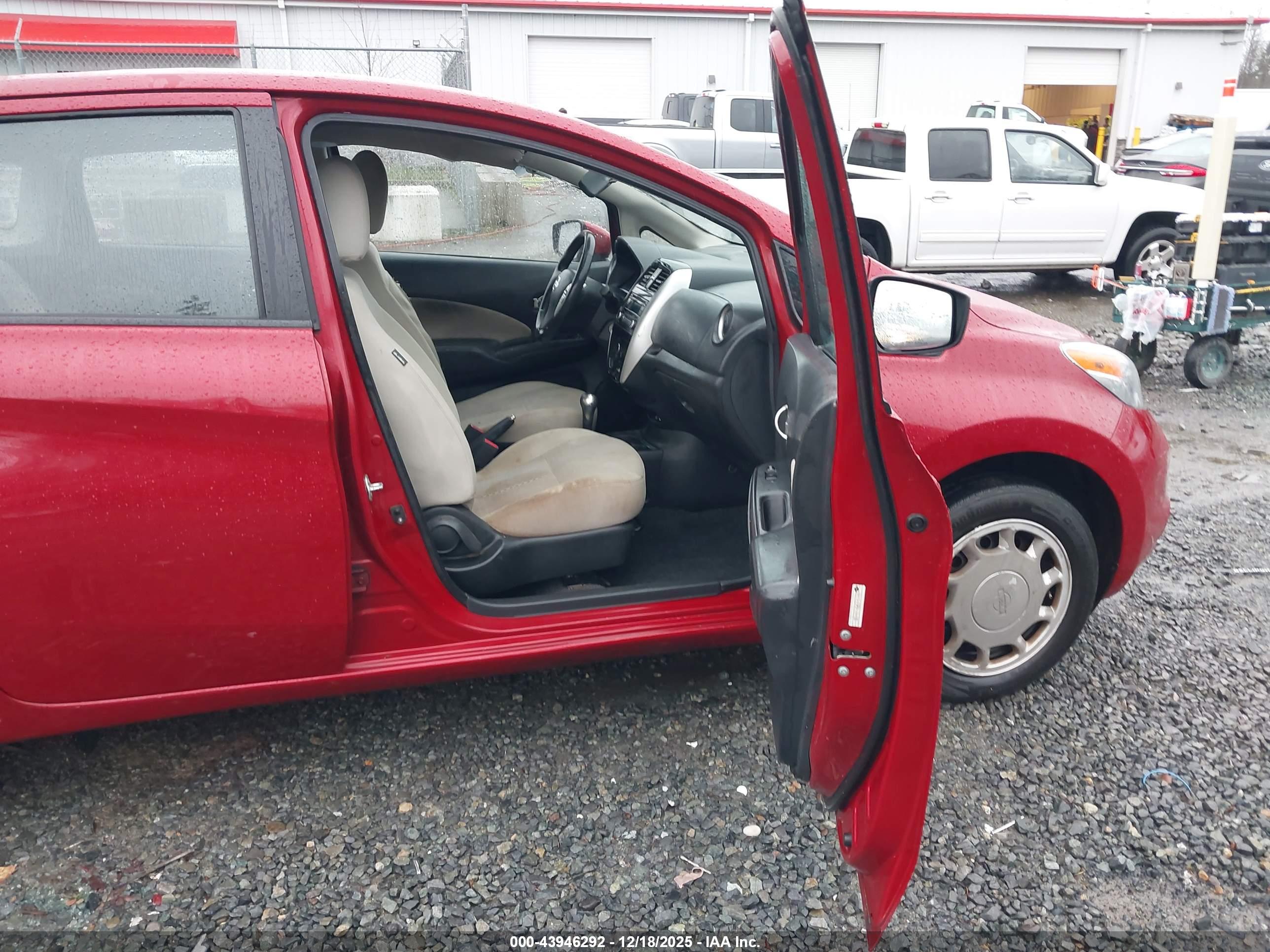 NISSAN VERSA image 5
