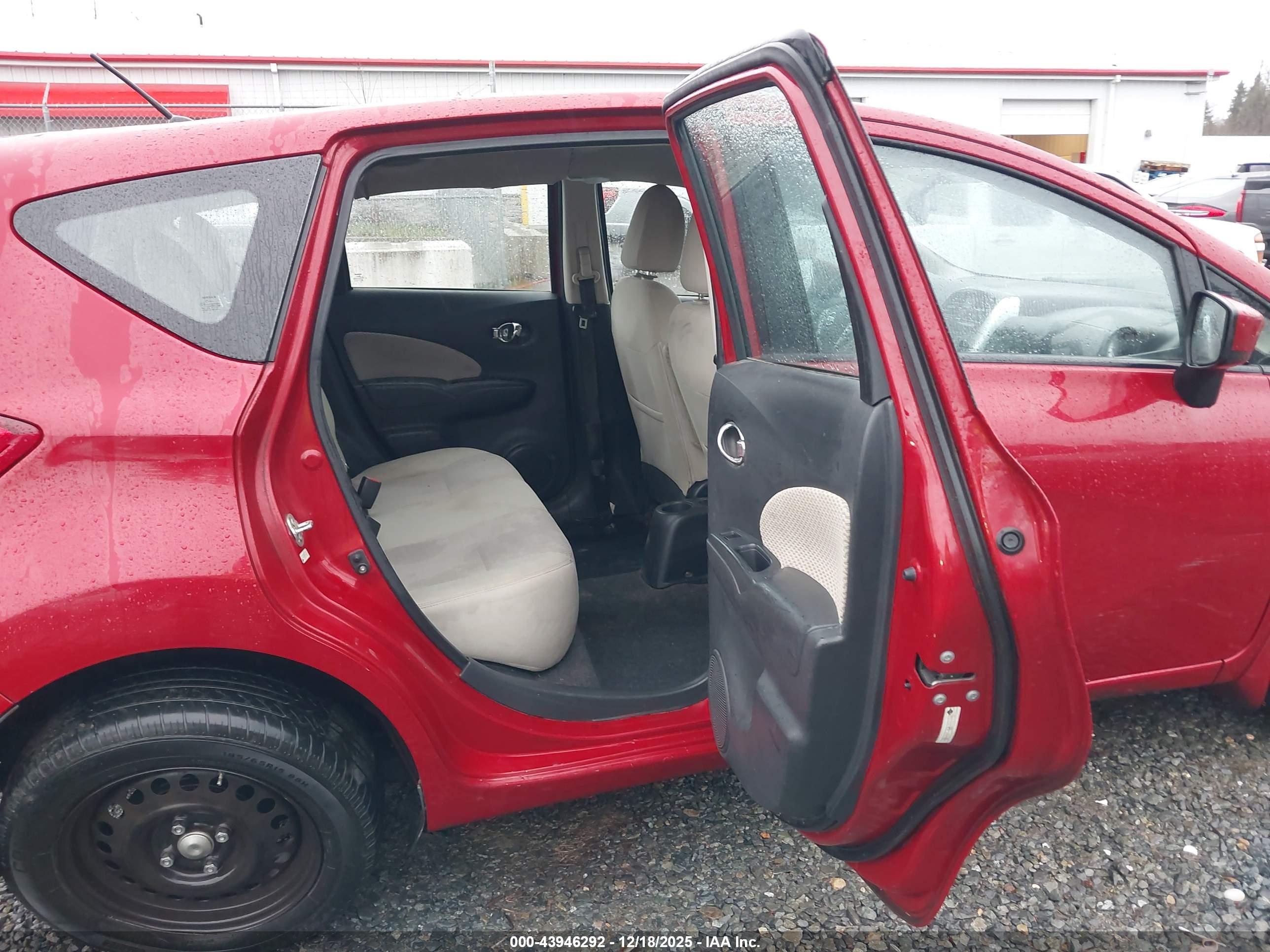 NISSAN VERSA image 8