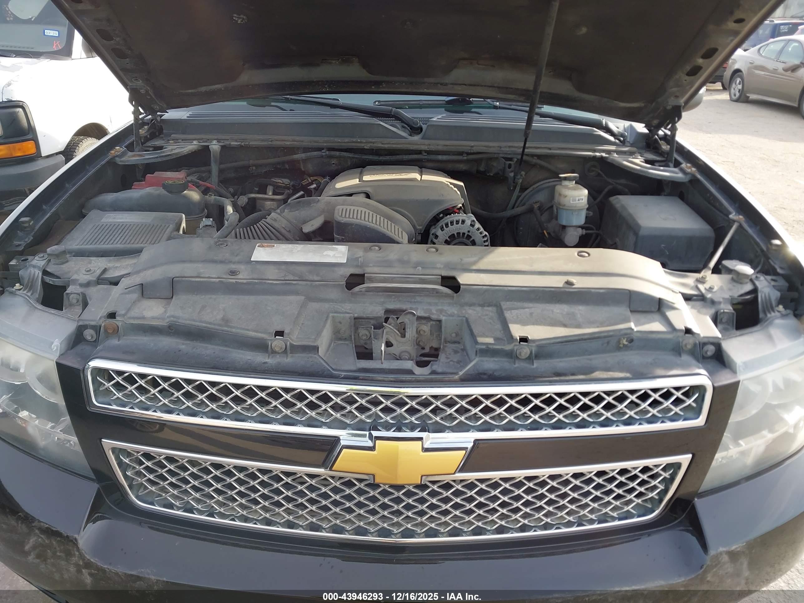 CHEVROLET SUBURBAN image 10