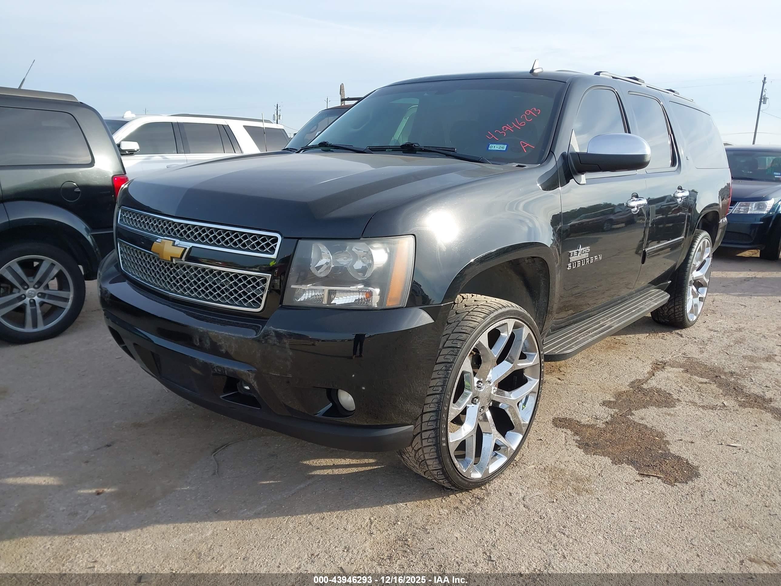 CHEVROLET SUBURBAN image 2