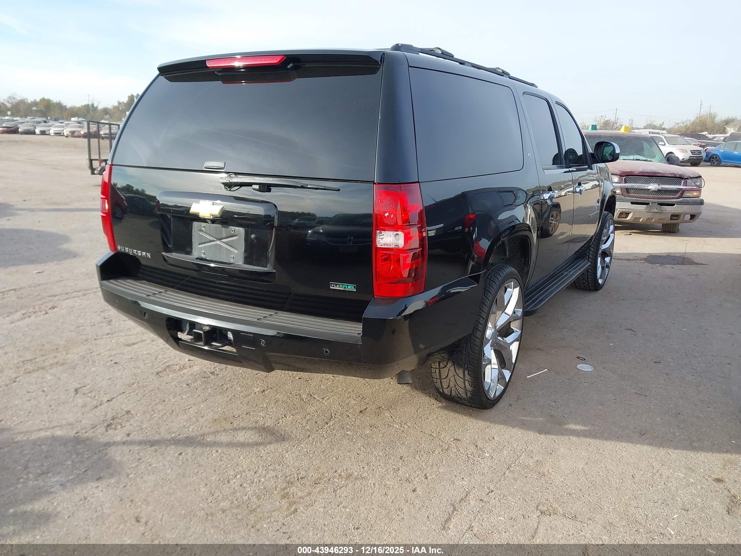 CHEVROLET SUBURBAN image 4