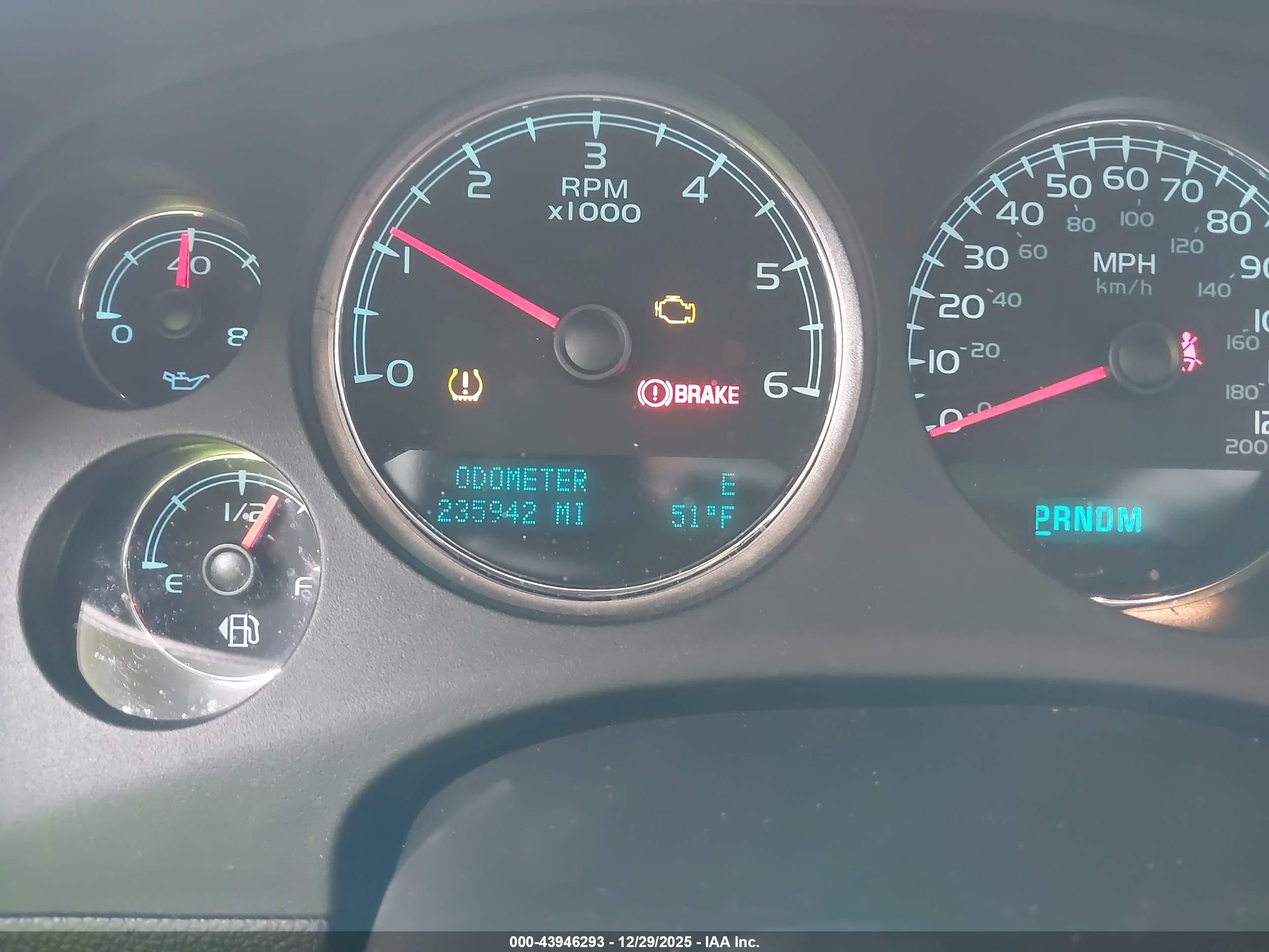 CHEVROLET SUBURBAN image 7