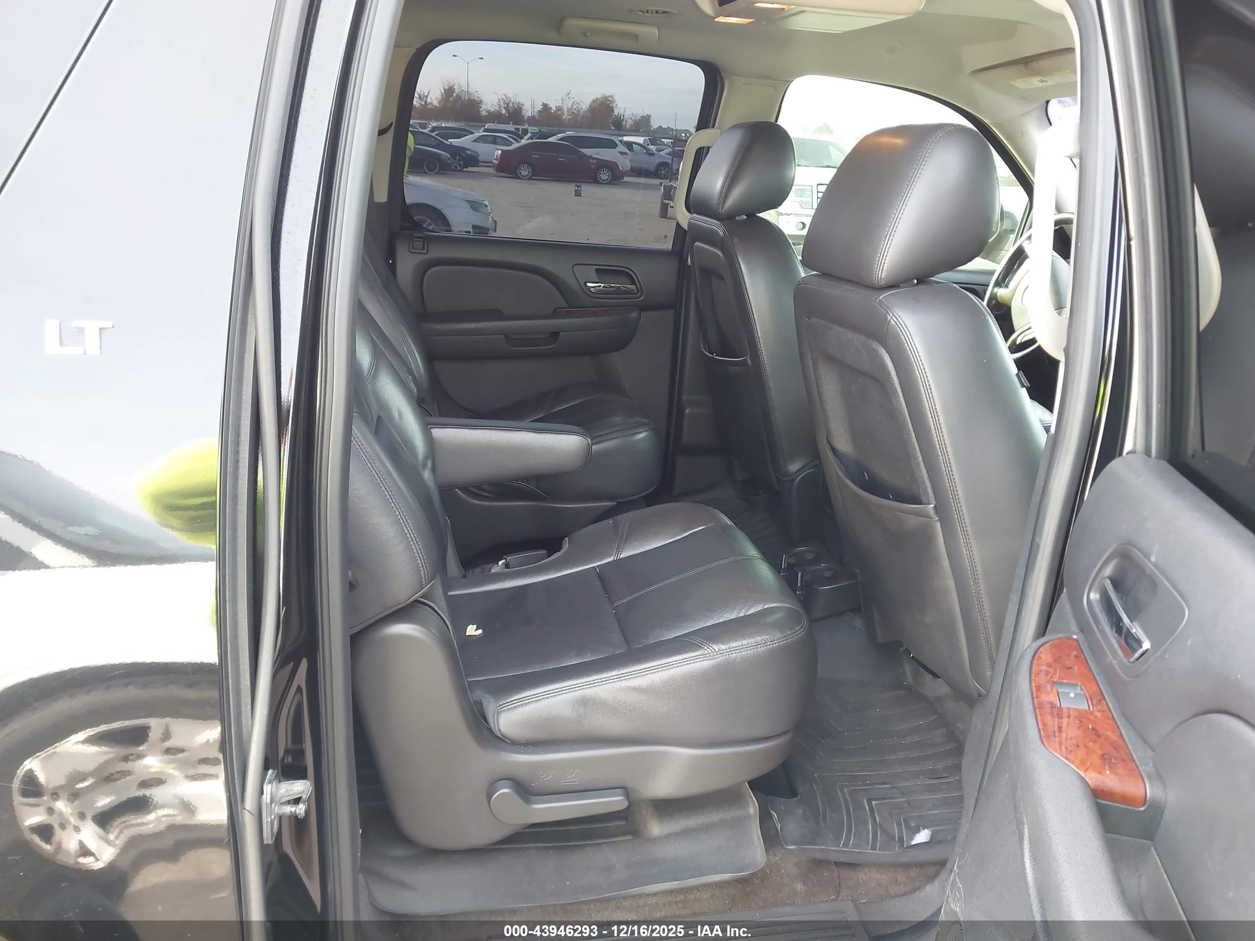 CHEVROLET SUBURBAN image 8