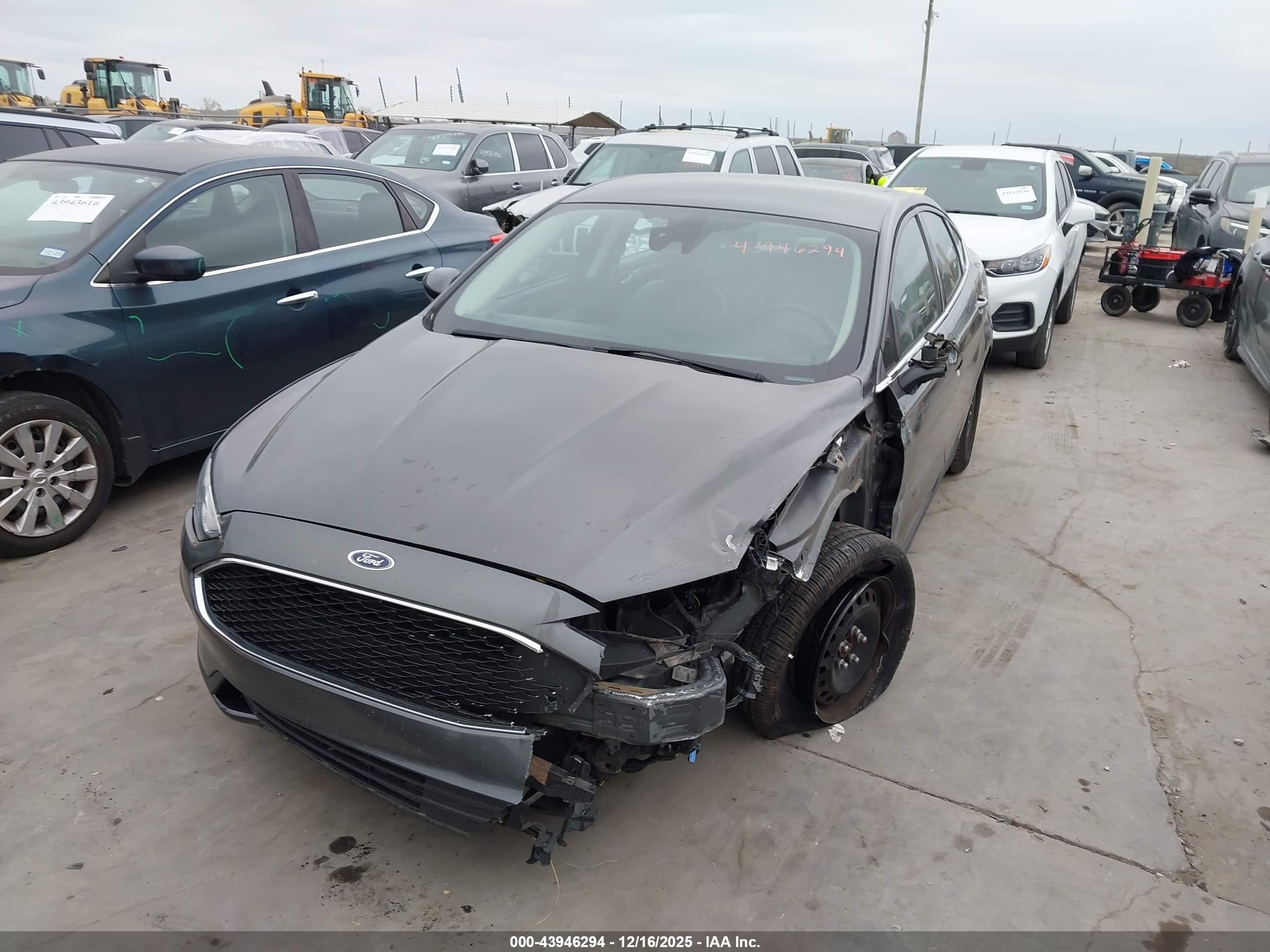 FORD FUSION image 2