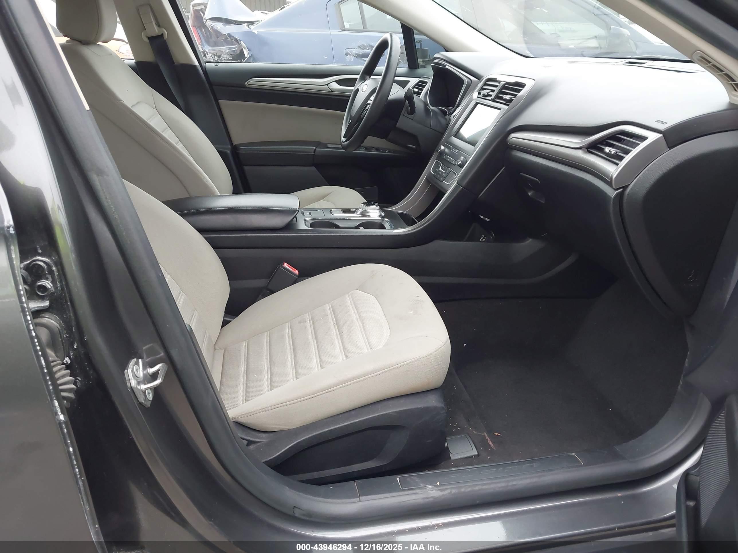 FORD FUSION image 5