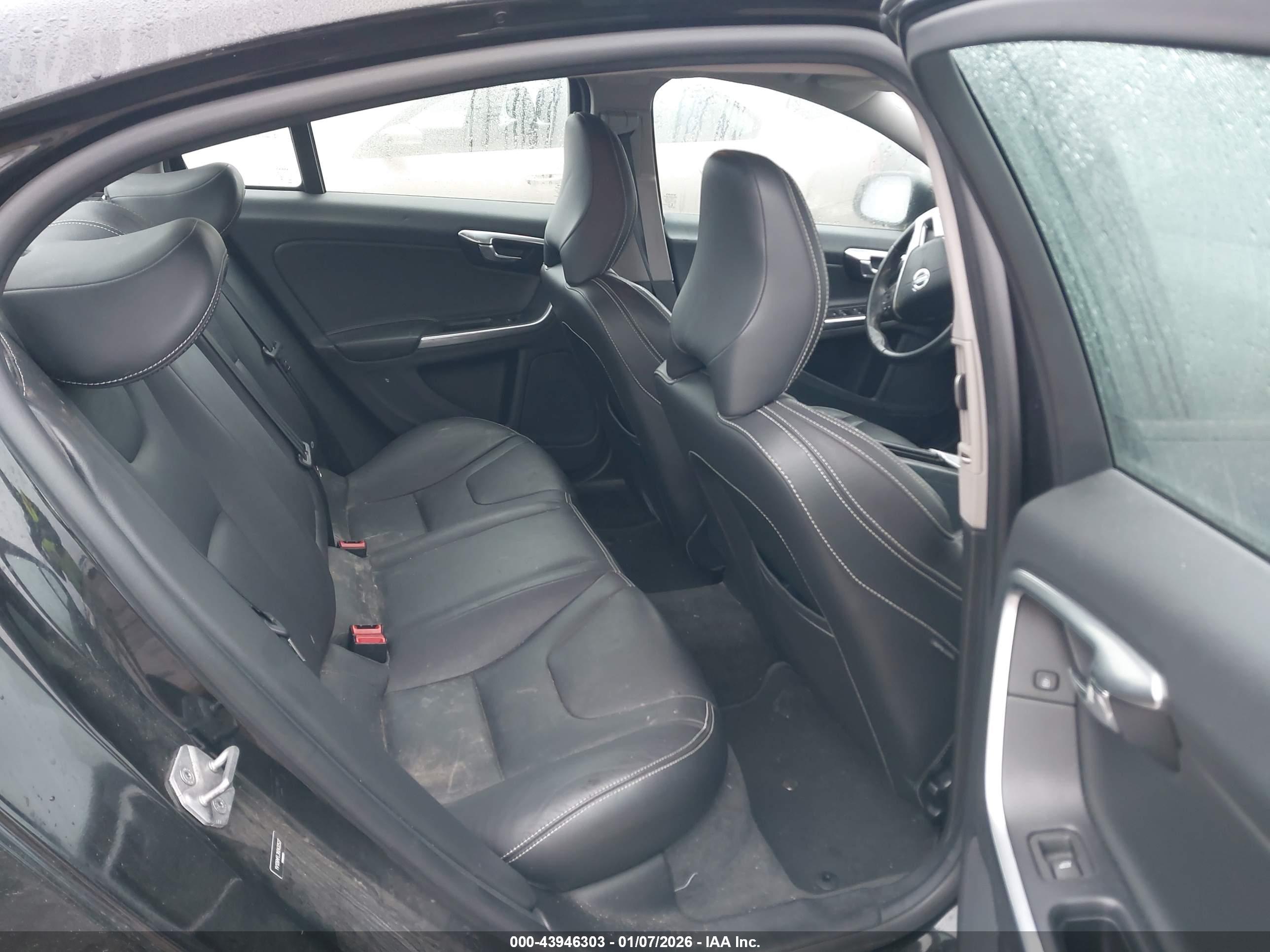 VOLVO S60 image 8