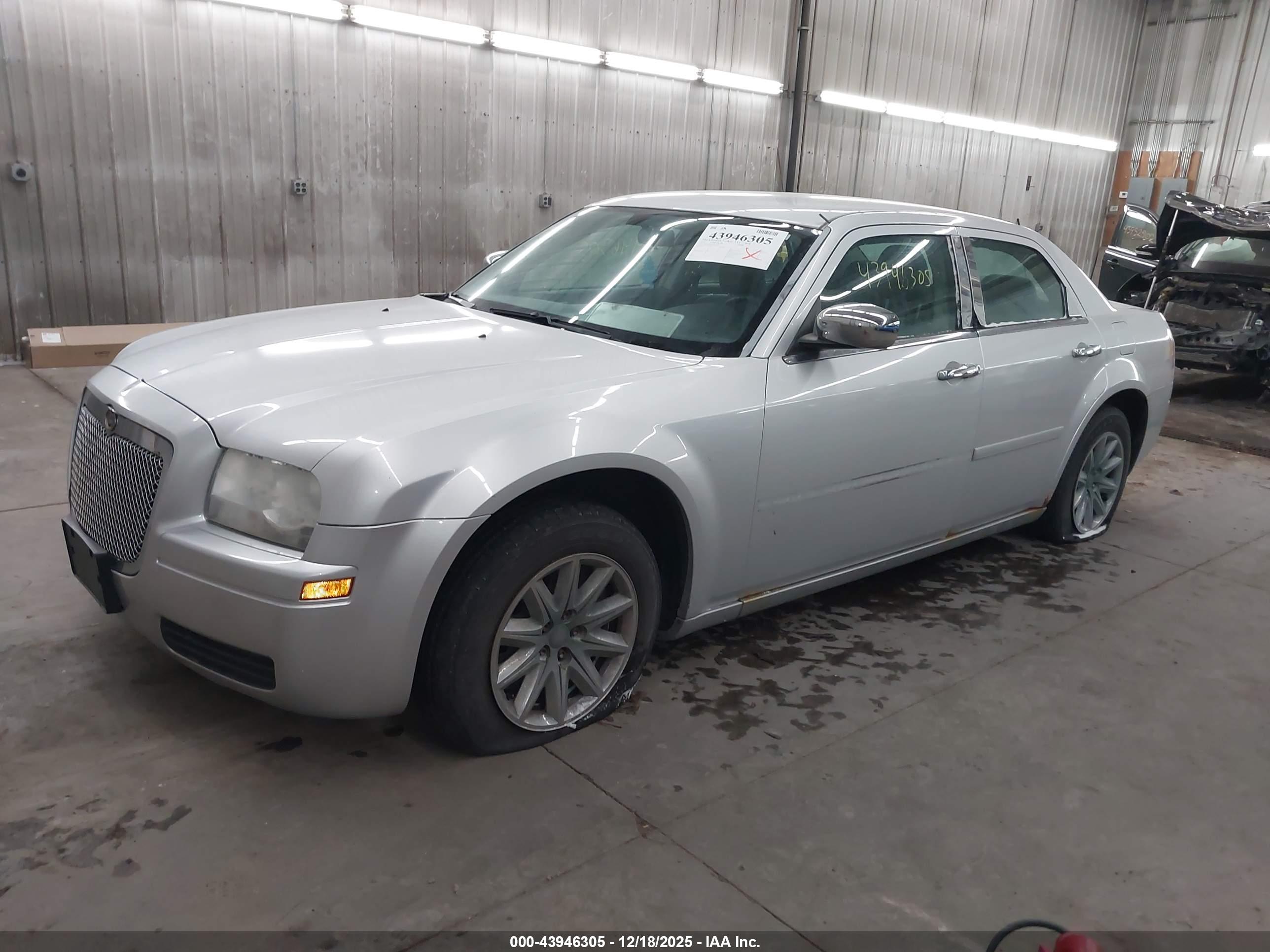 CHRYSLER 300 image 2