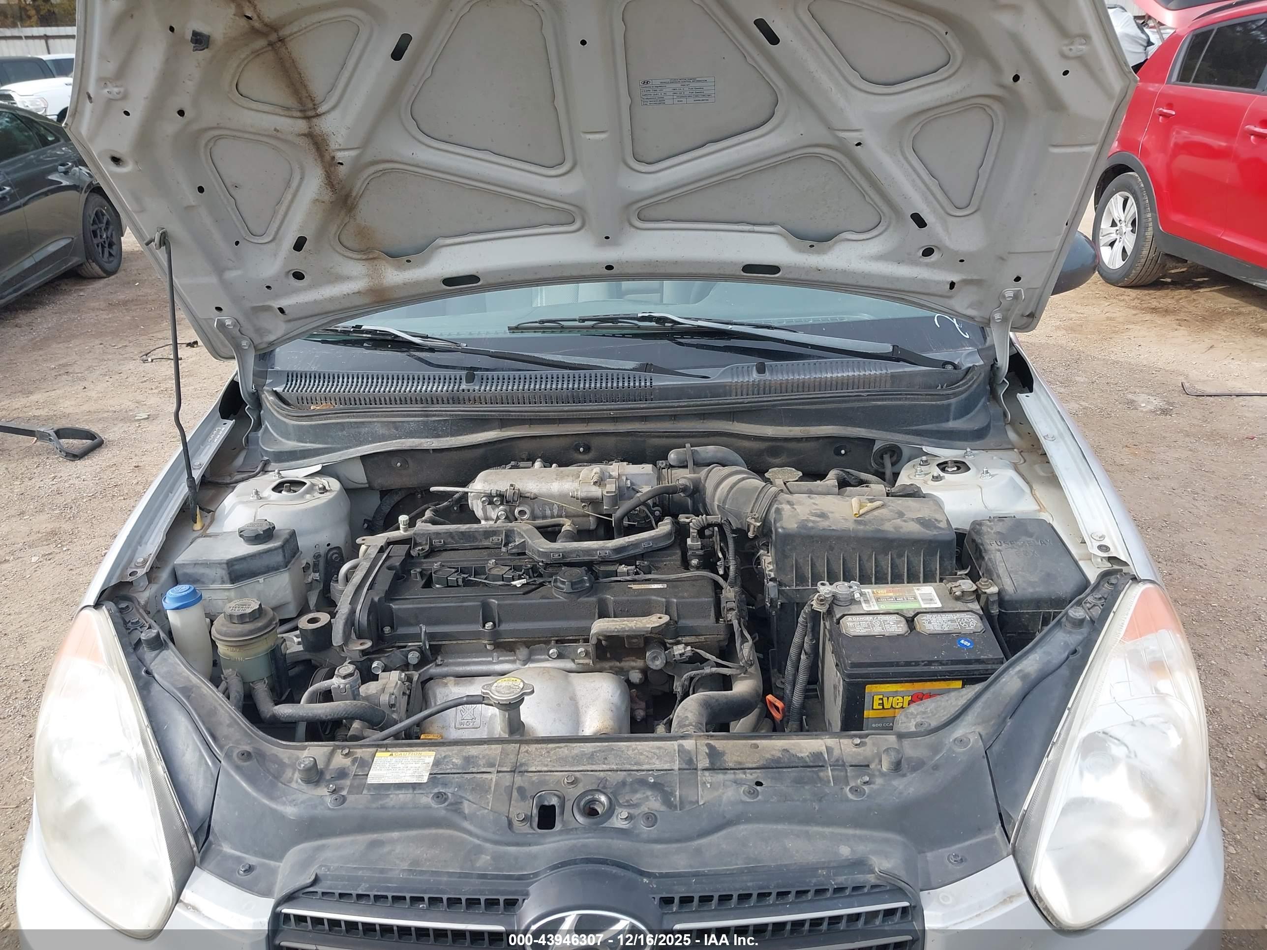 HYUNDAI ACCENT image 10