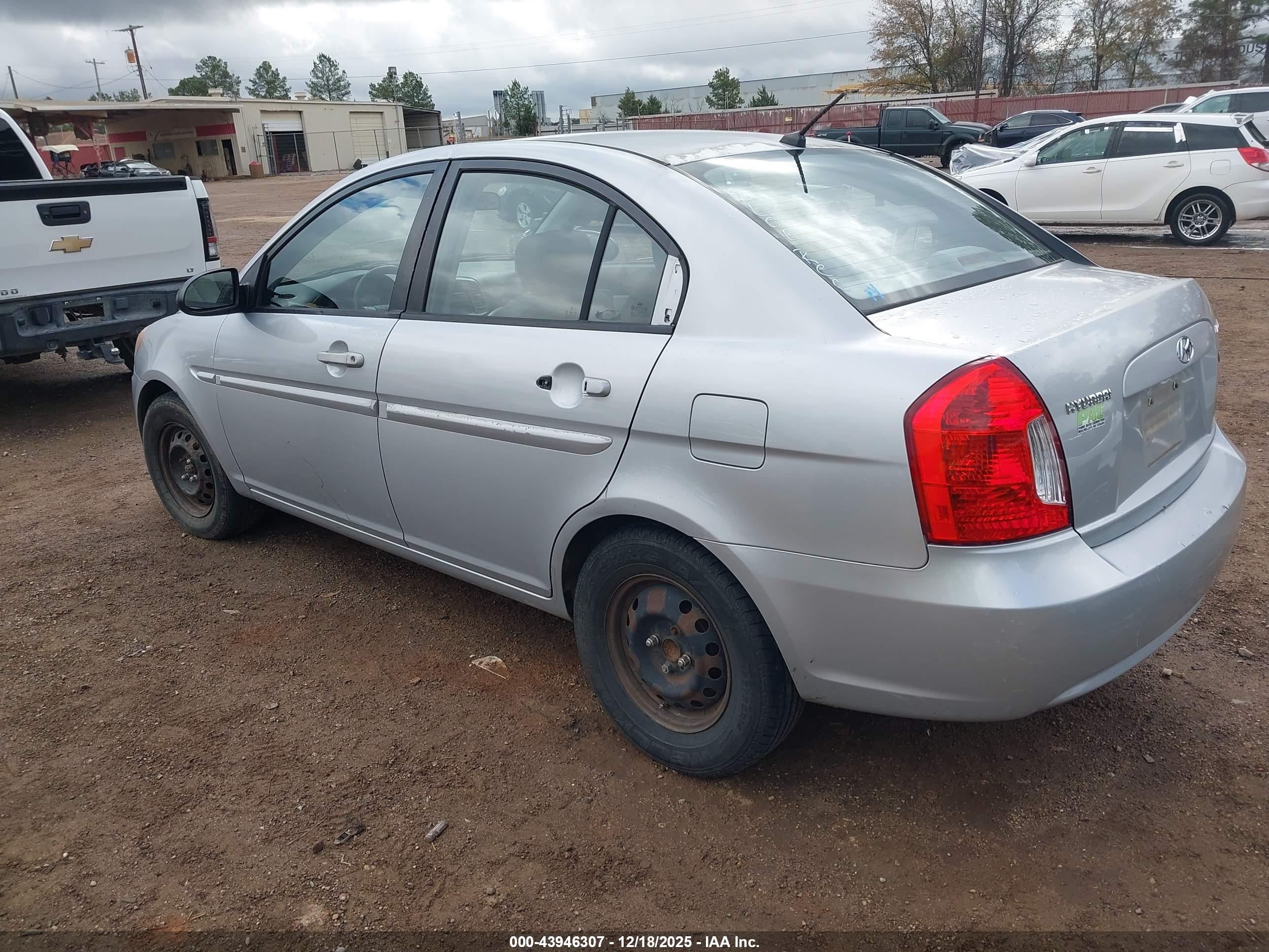 HYUNDAI ACCENT image 3