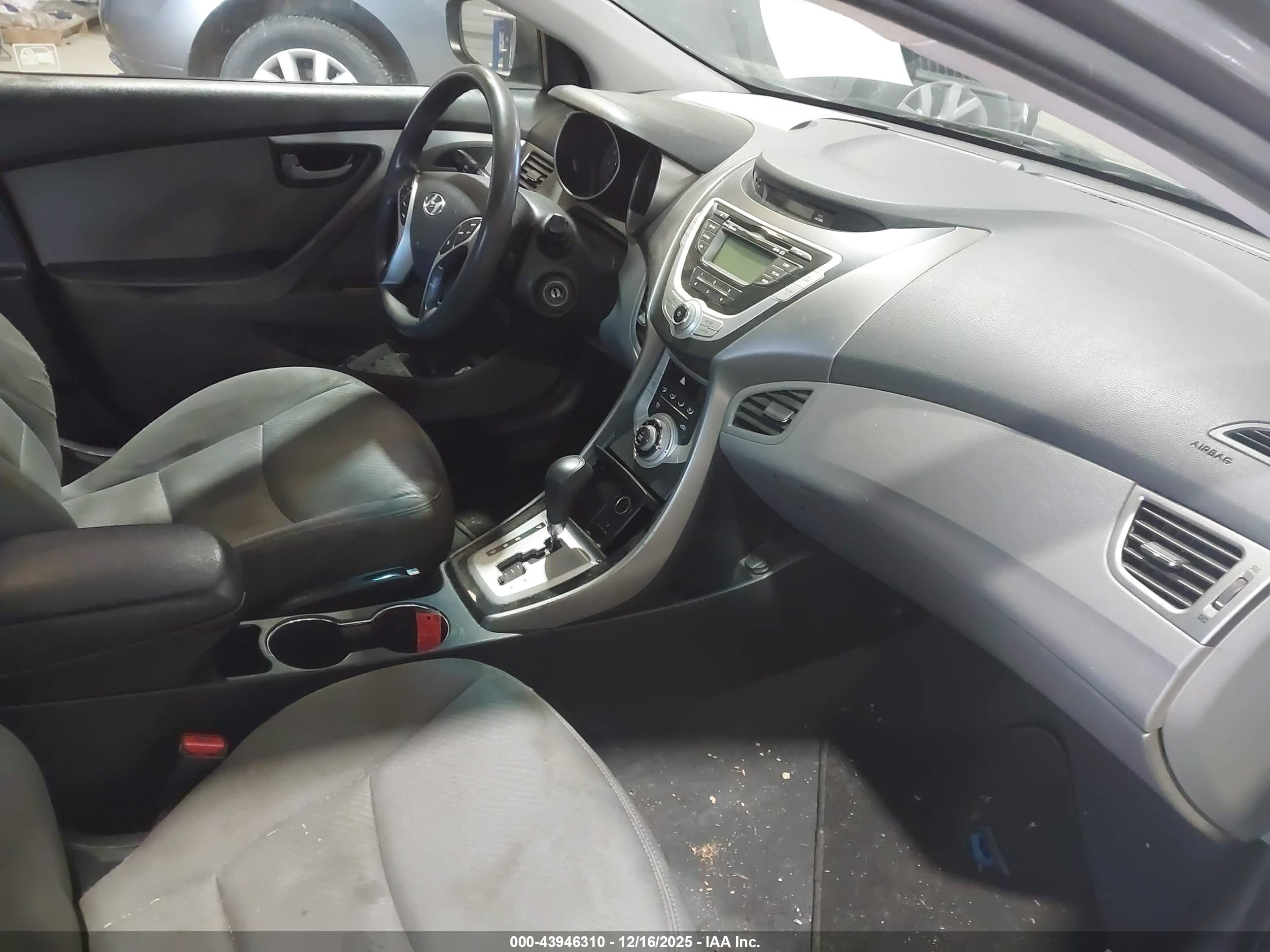 HYUNDAI ELANTRA image 5