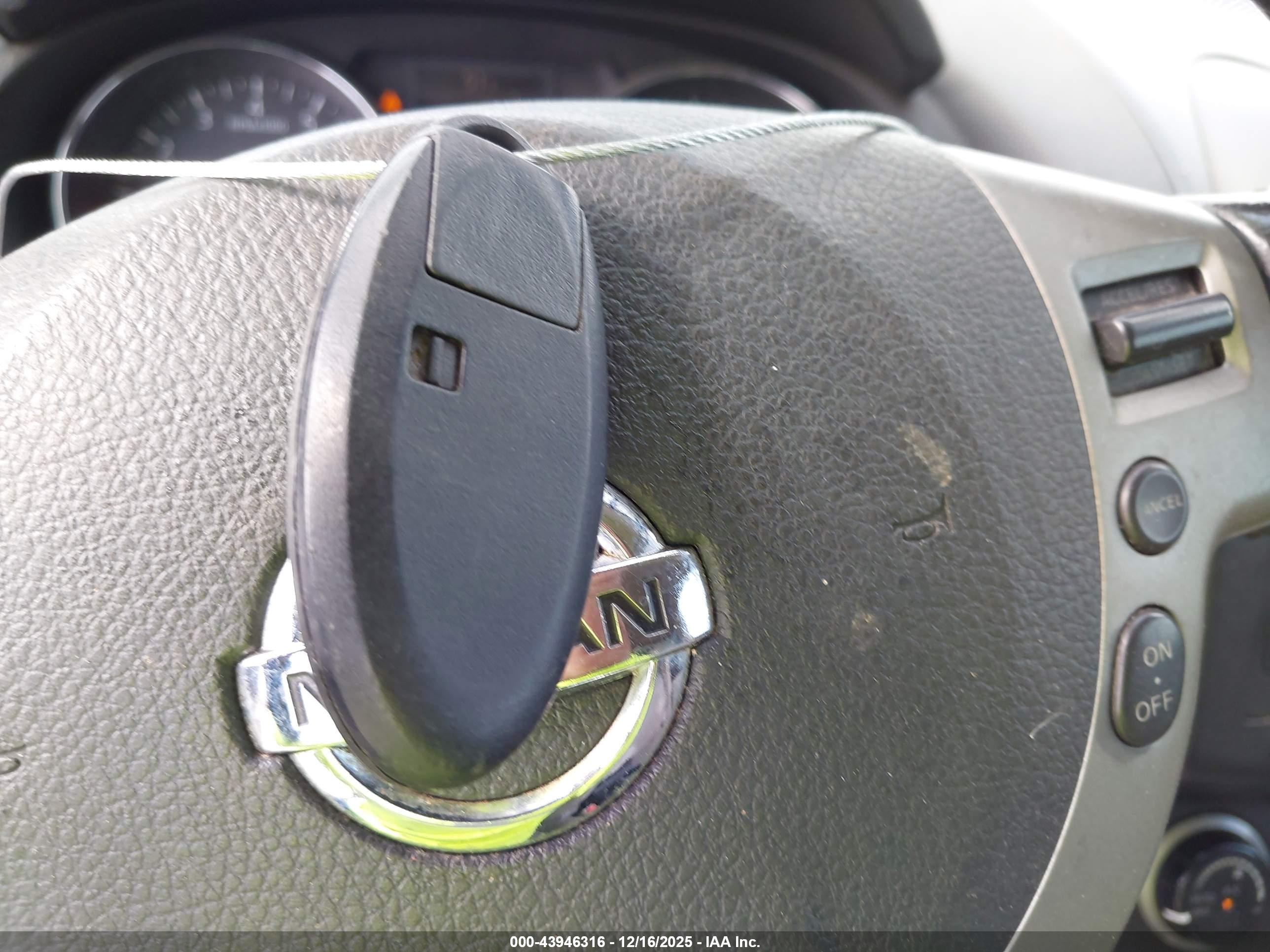 NISSAN ROGUE image 11