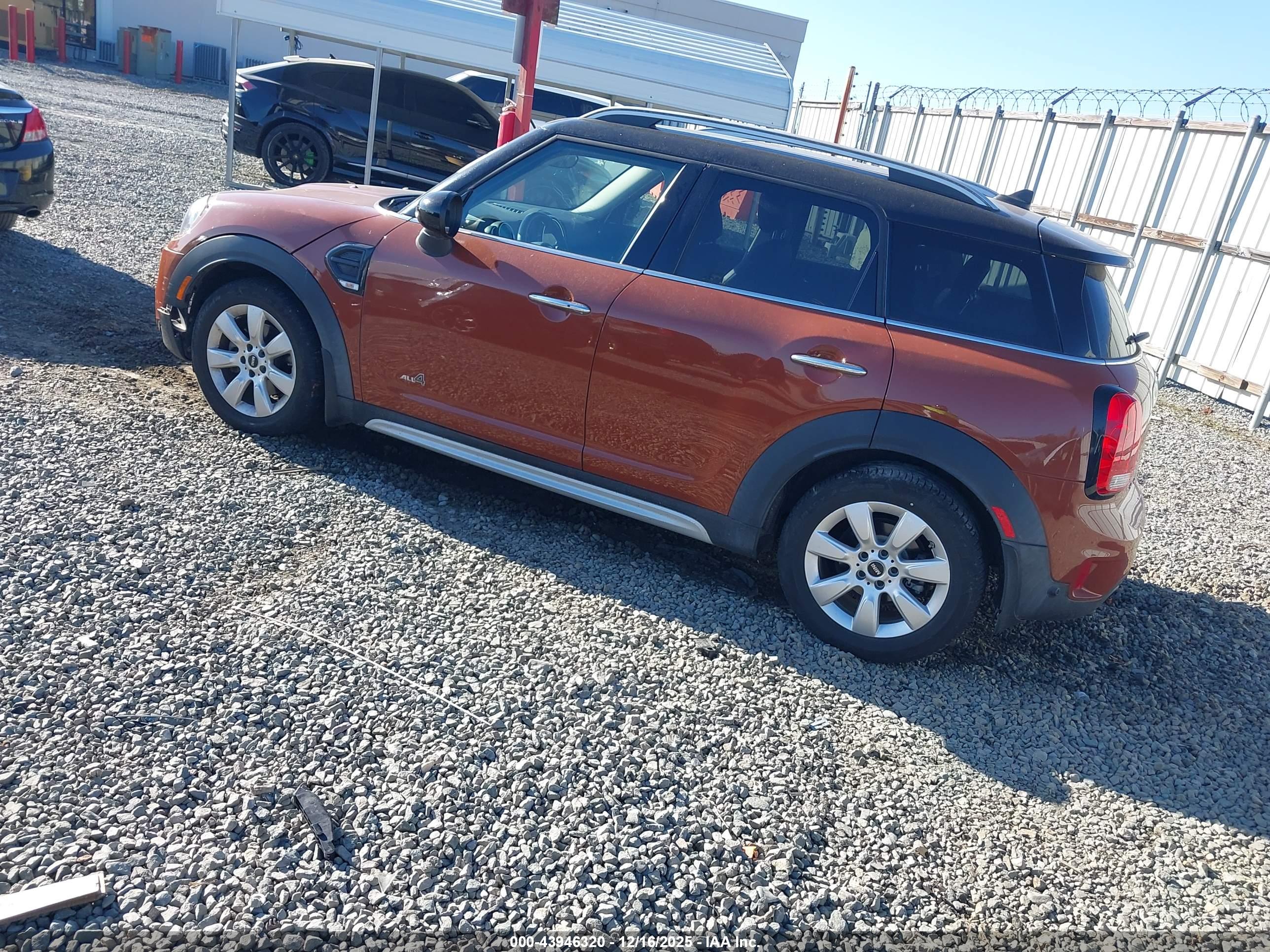 MINI COUNTRYMAN image 3