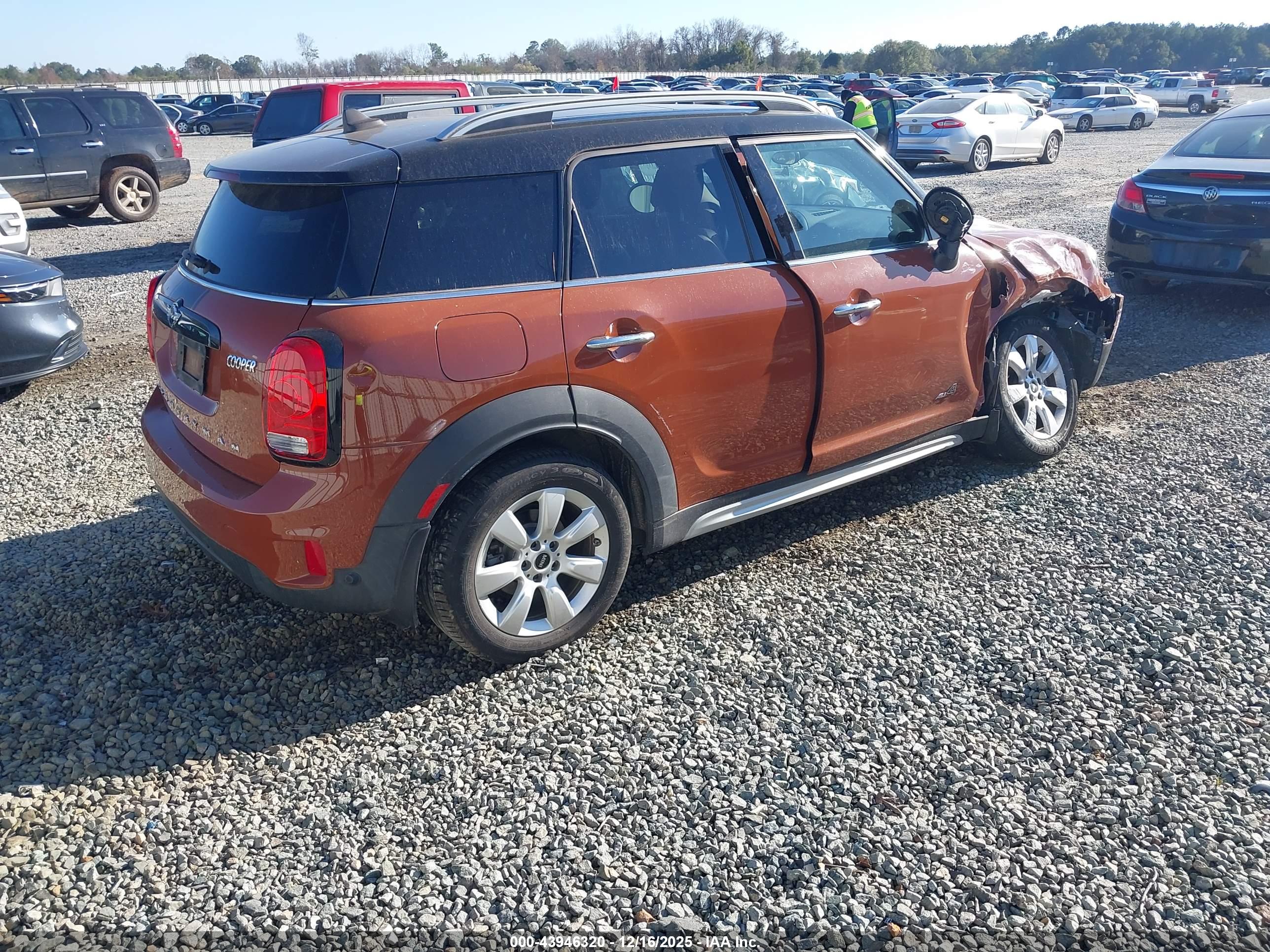 MINI COUNTRYMAN image 4