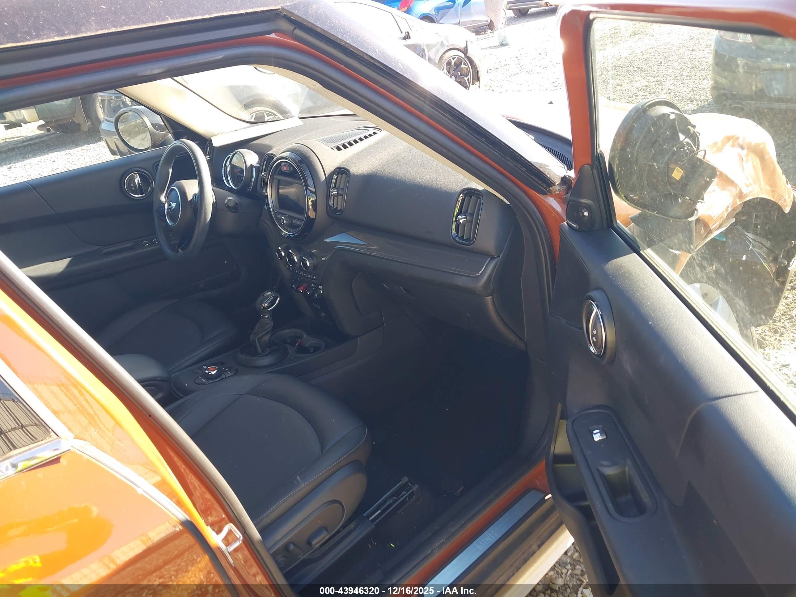 MINI COUNTRYMAN image 5