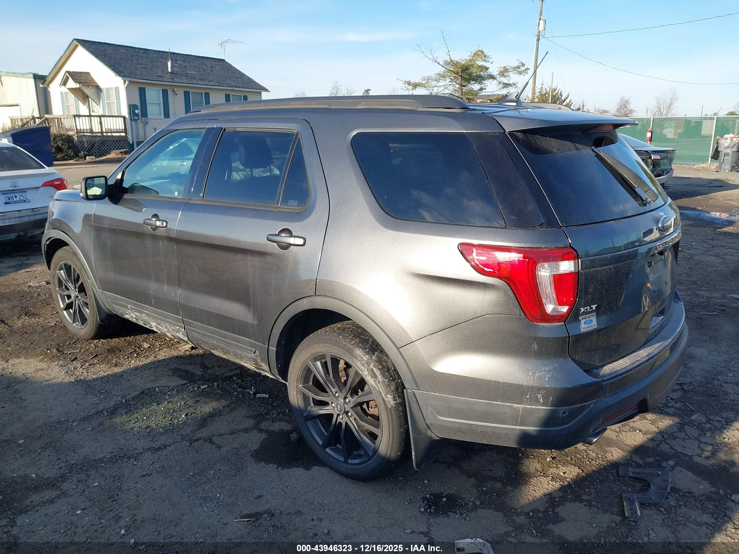 FORD EXPLORER image 3