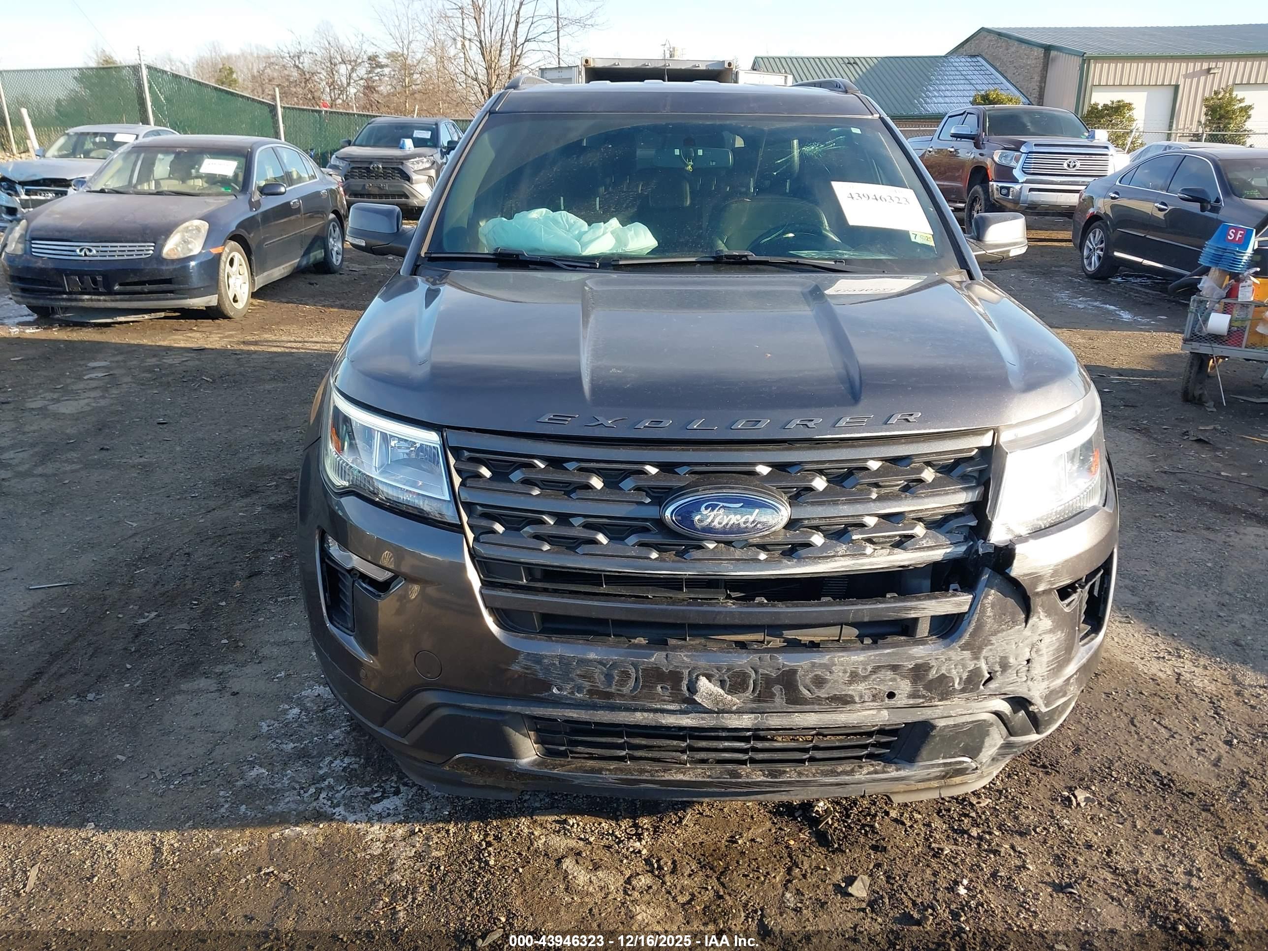 FORD EXPLORER image 6