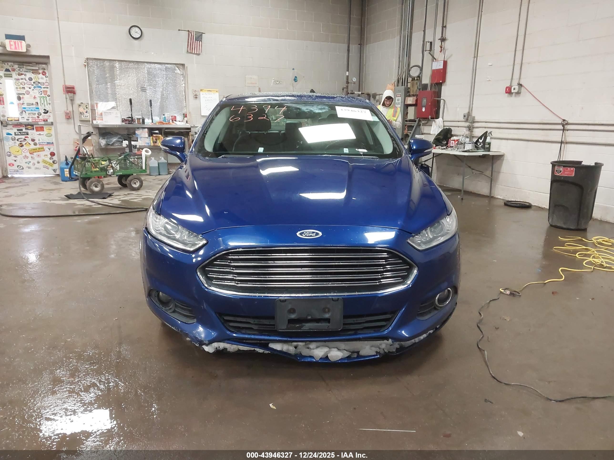 FORD FUSION image 6