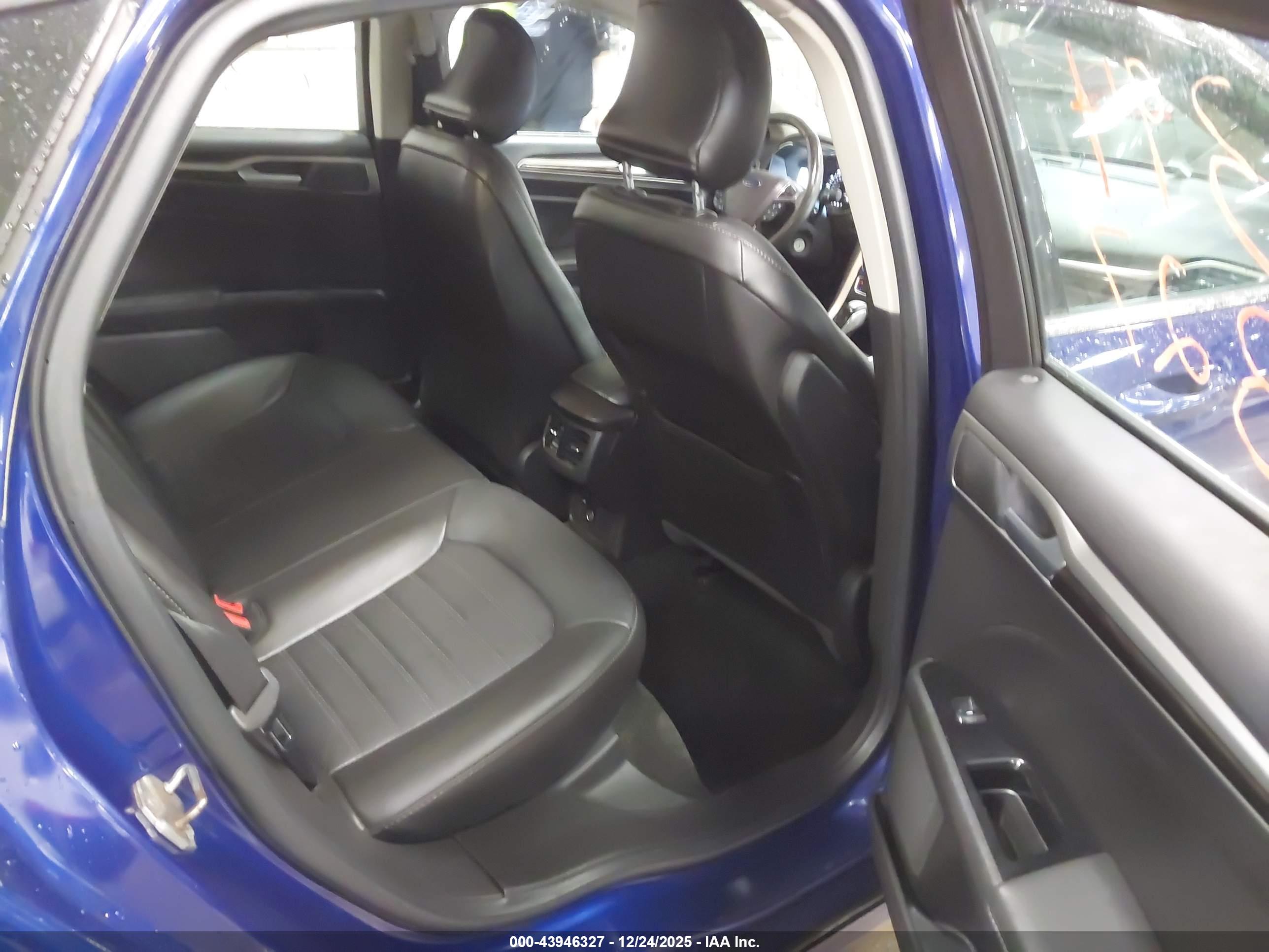 FORD FUSION image 8