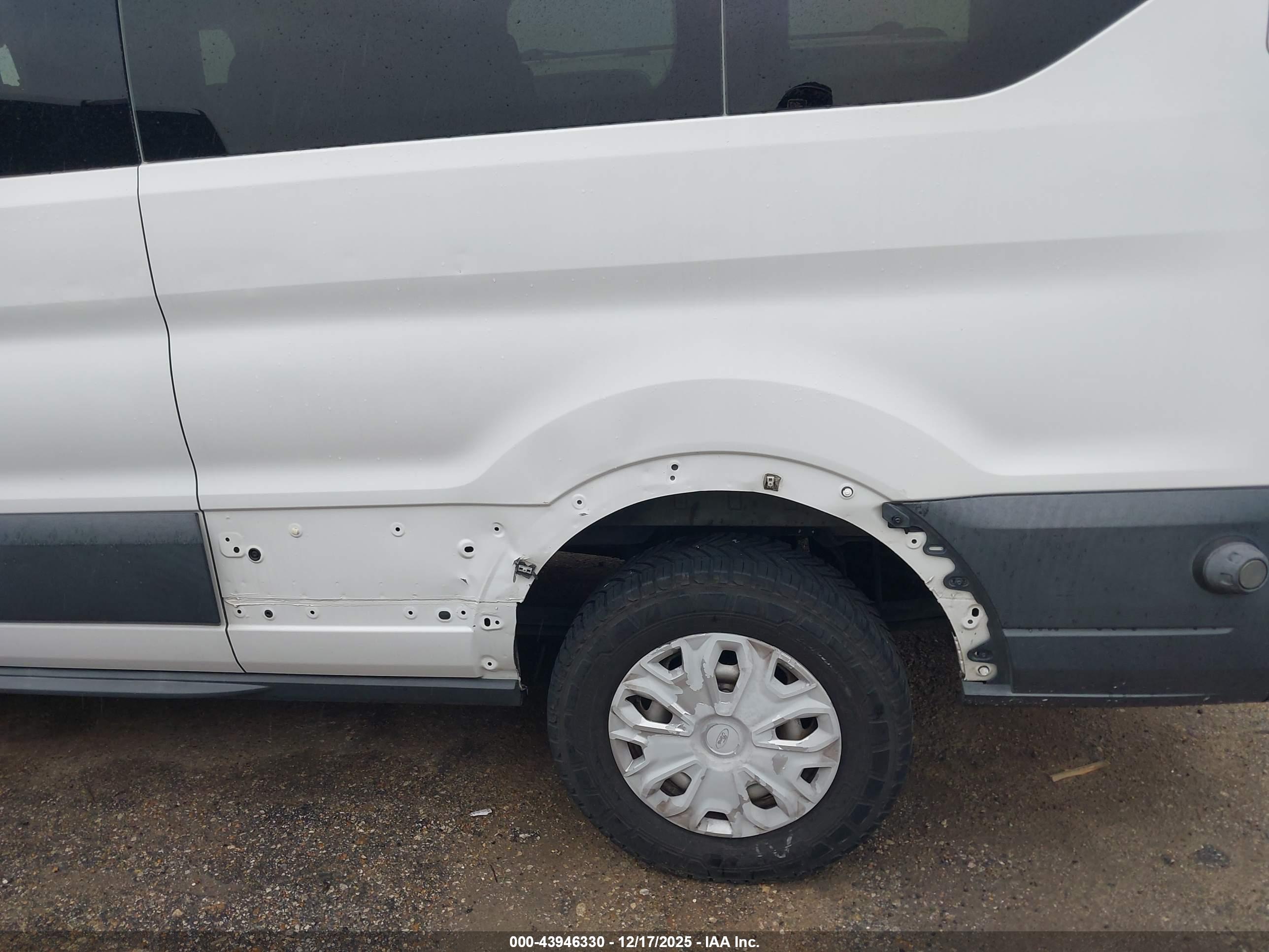 FORD TRANSIT-350 image 6