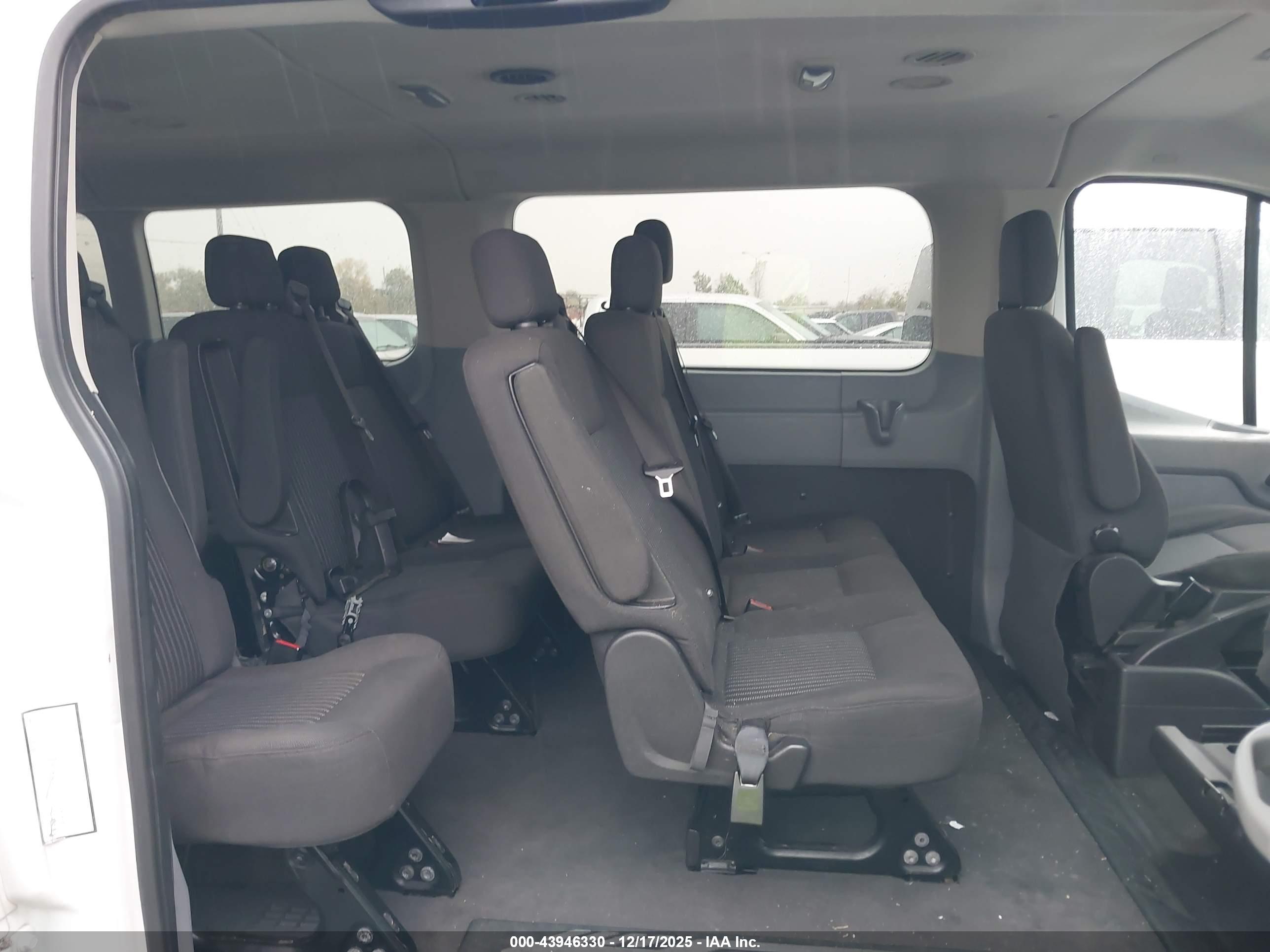 FORD TRANSIT-350 image 8