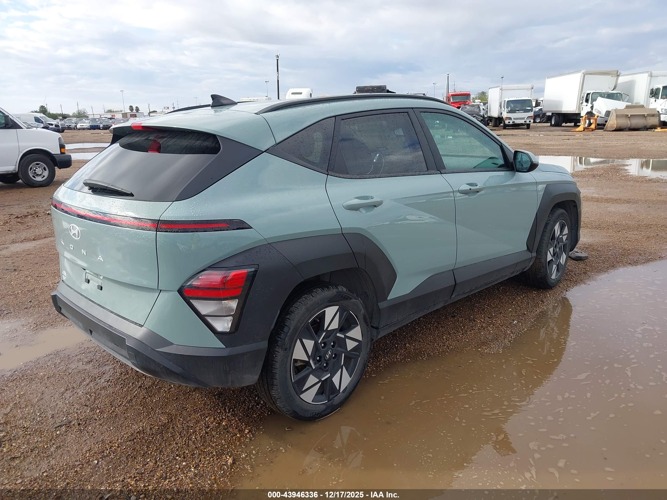 HYUNDAI KONA image 4