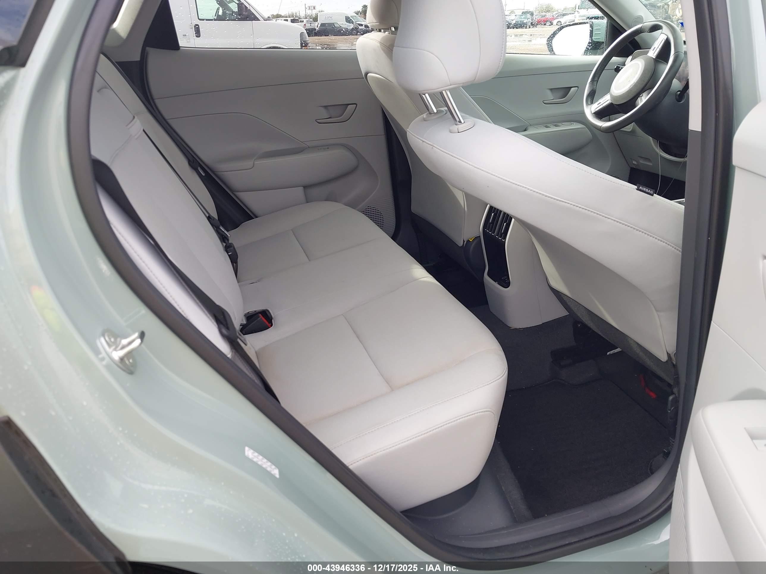 HYUNDAI KONA image 8