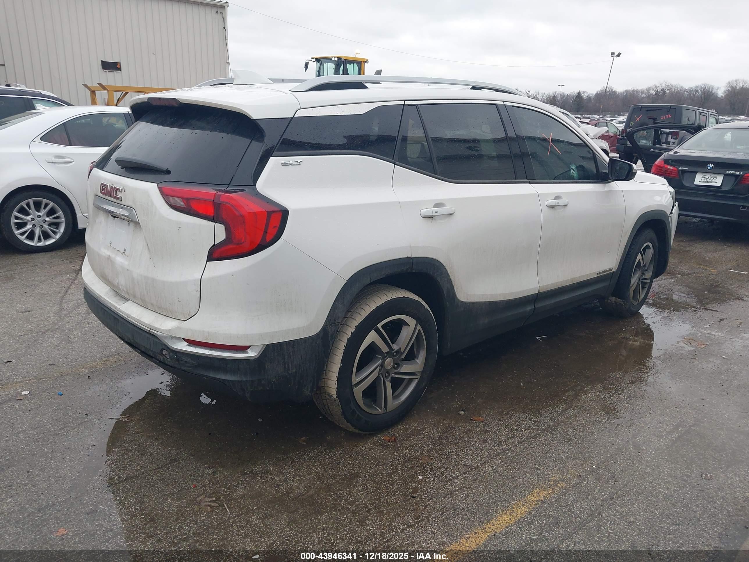 GMC TERRAIN image 4