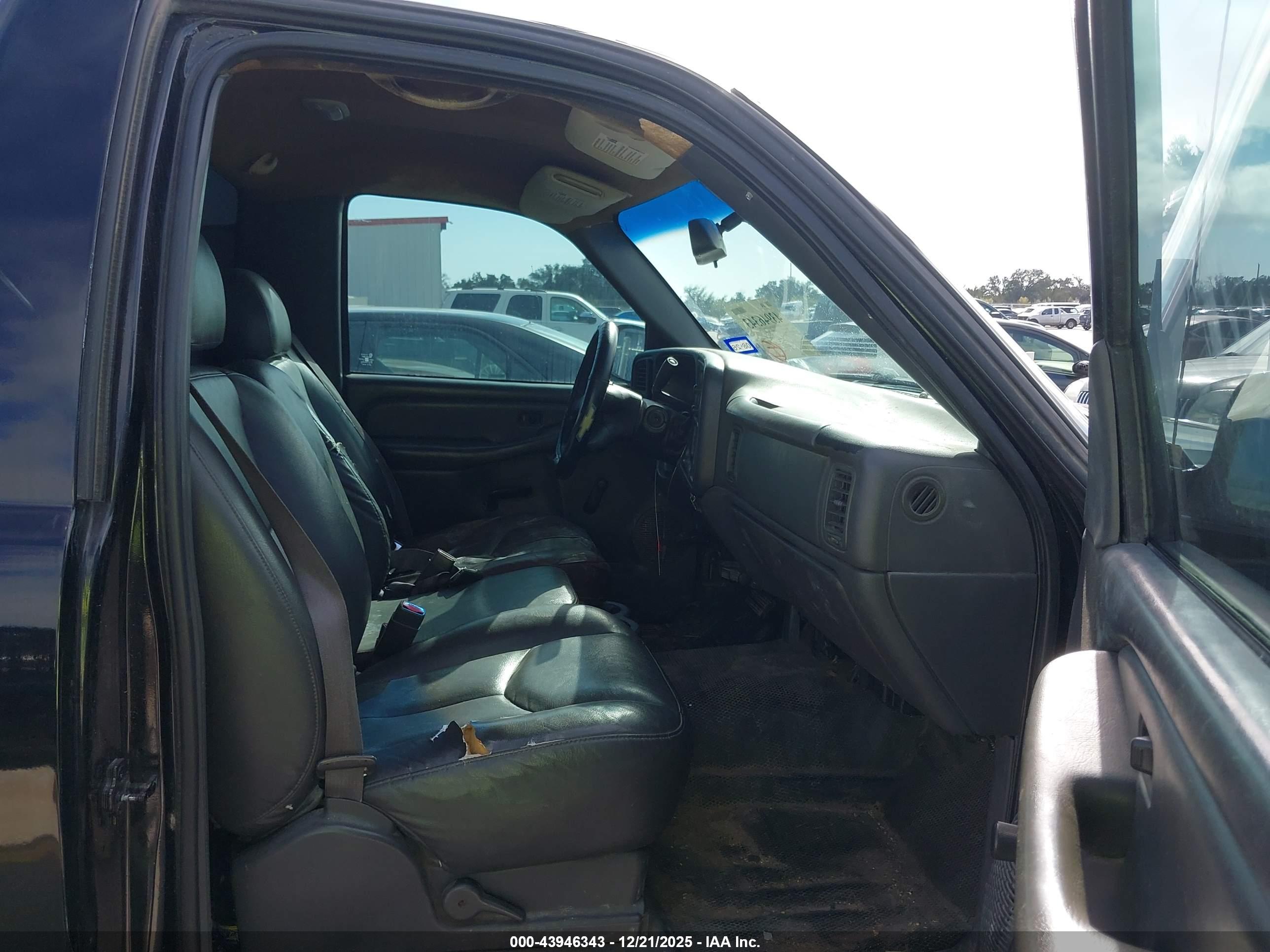CHEVROLET SILVERADO image 5