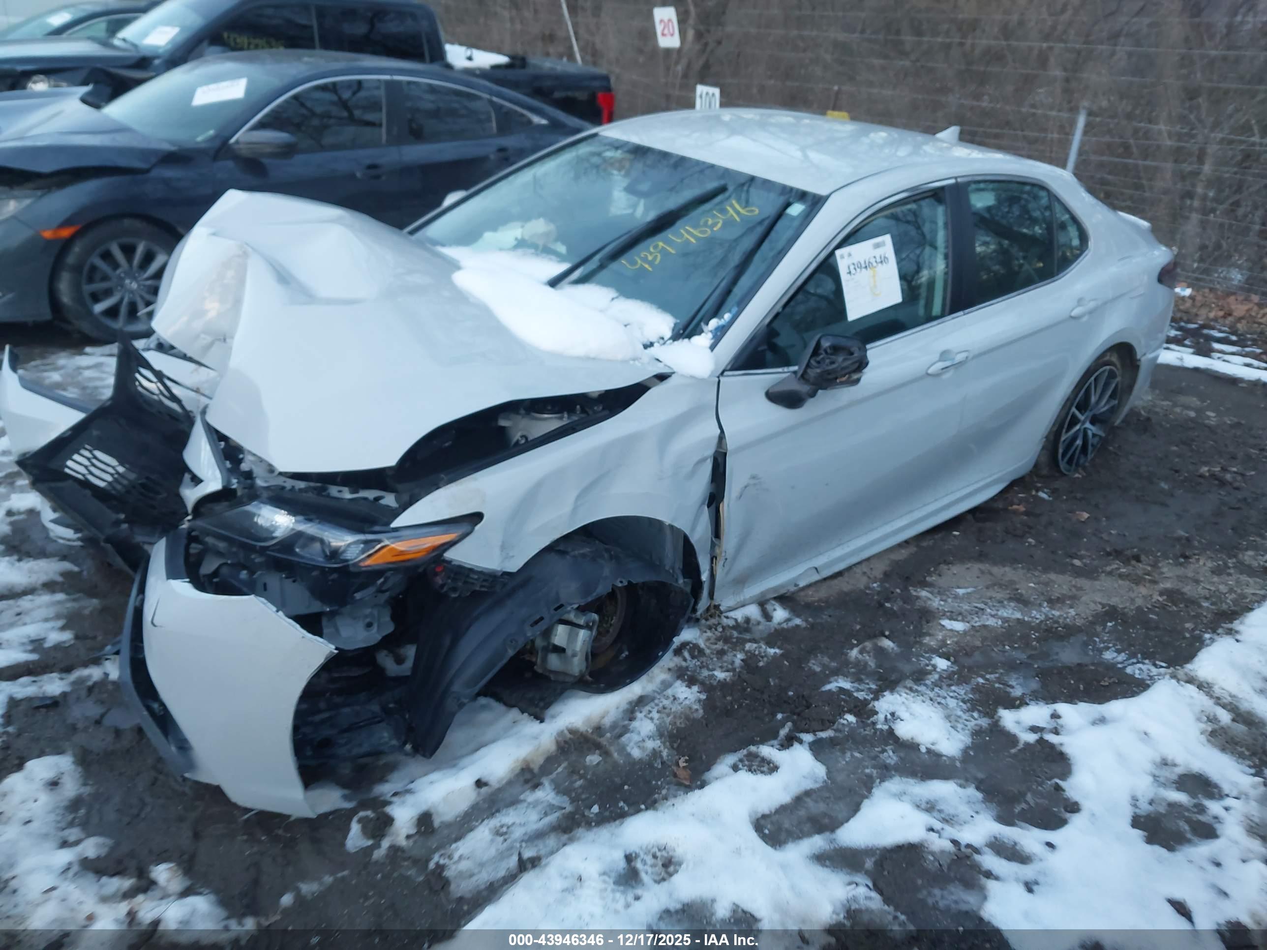 TOYOTA CAMRY image 2