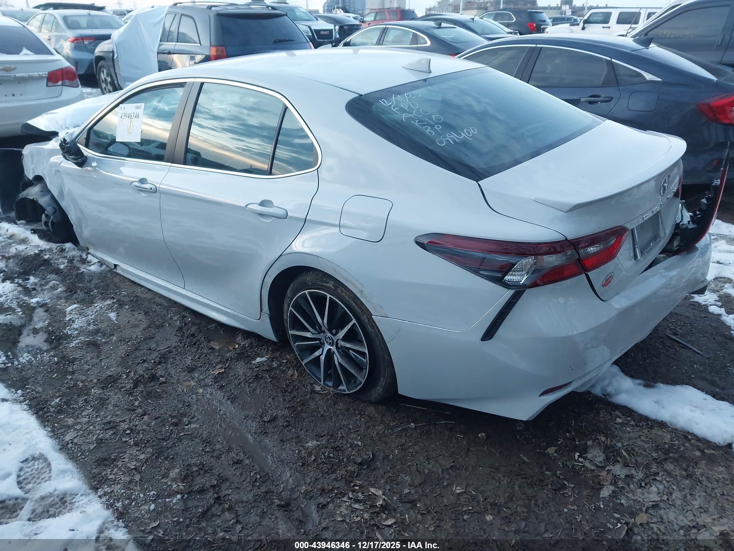 TOYOTA CAMRY image 3