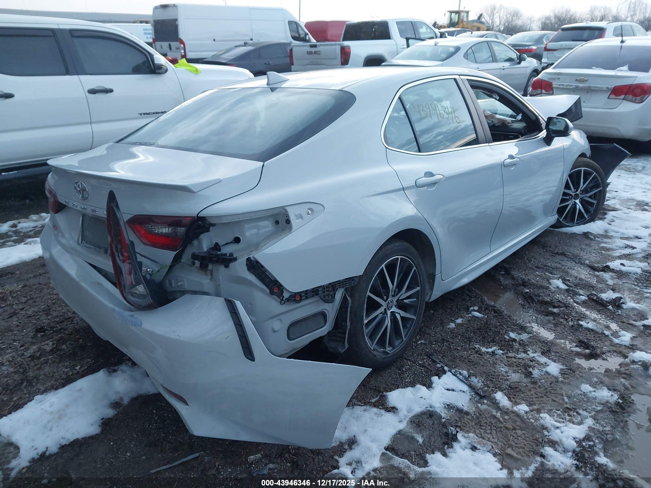 TOYOTA CAMRY image 4