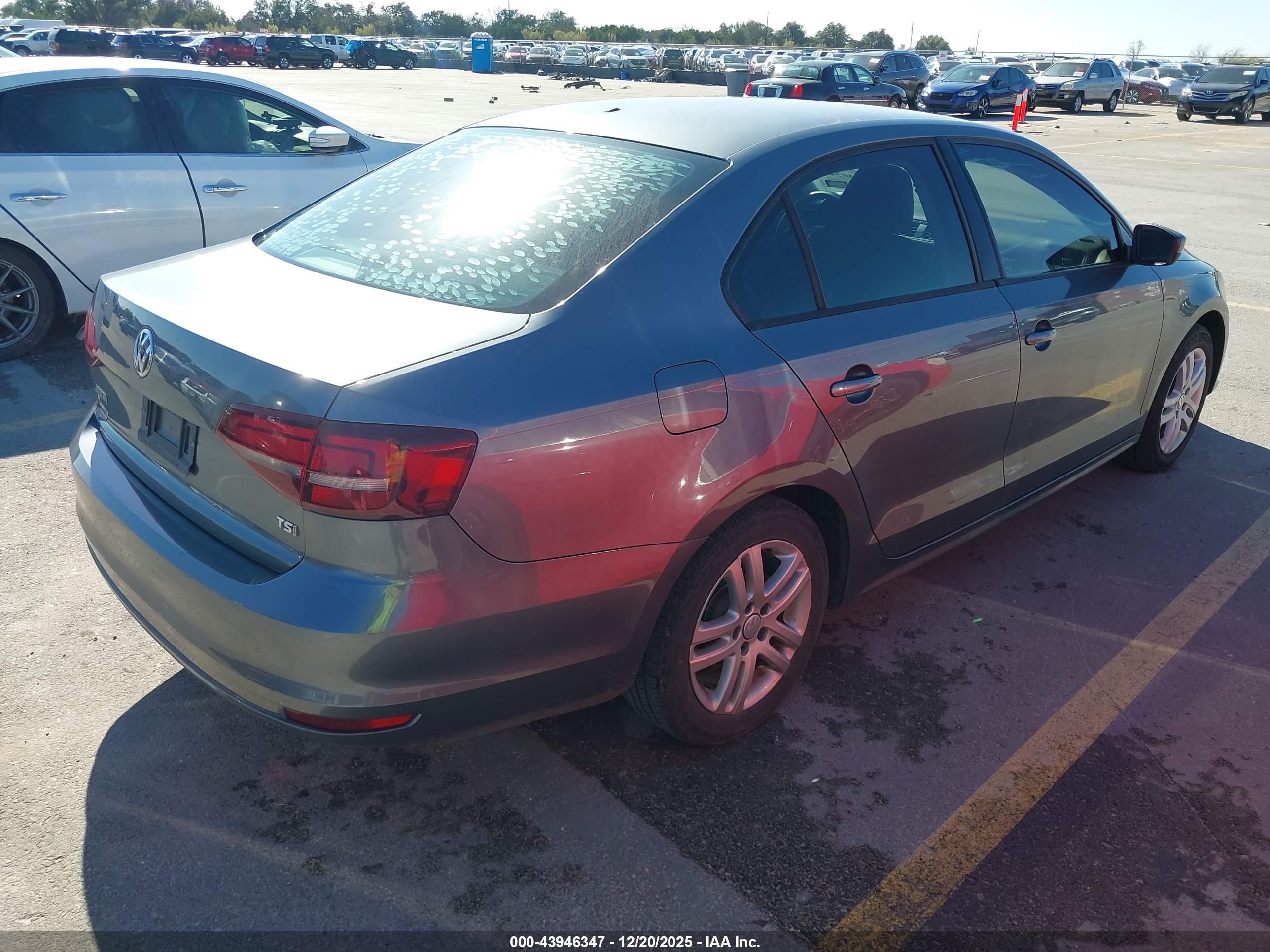 VOLKSWAGEN JETTA image 4
