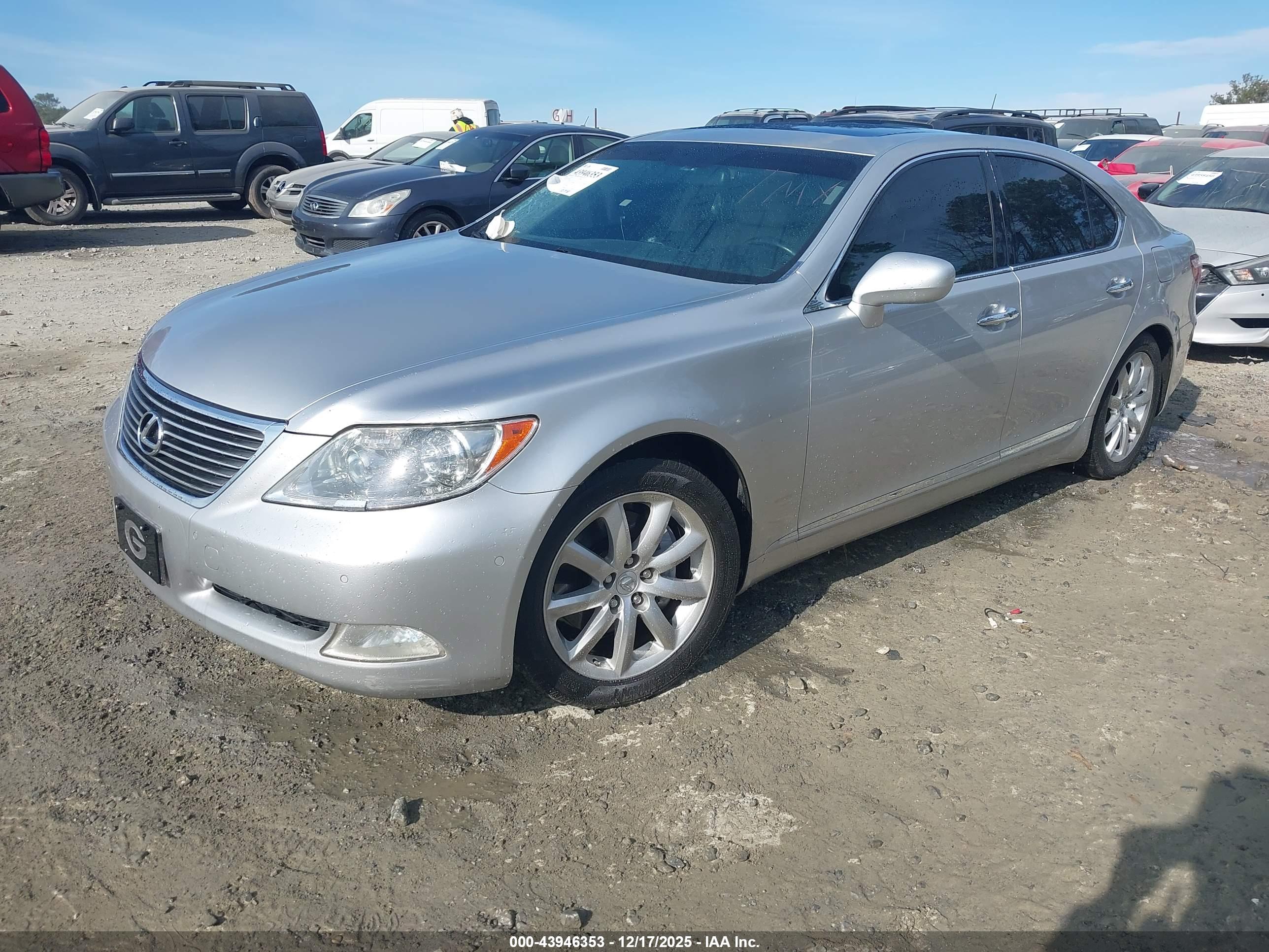 LEXUS LS image 2