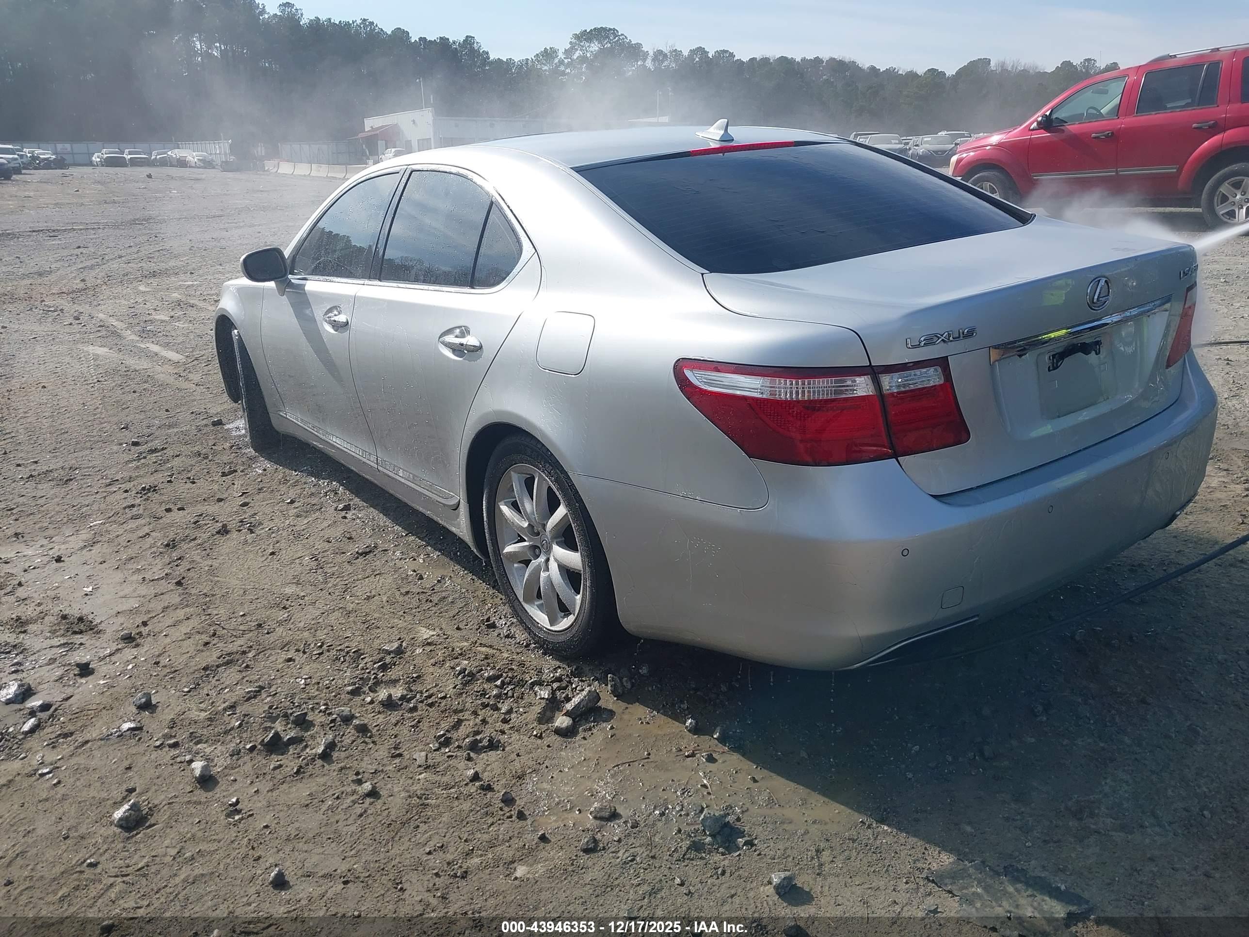 LEXUS LS image 3