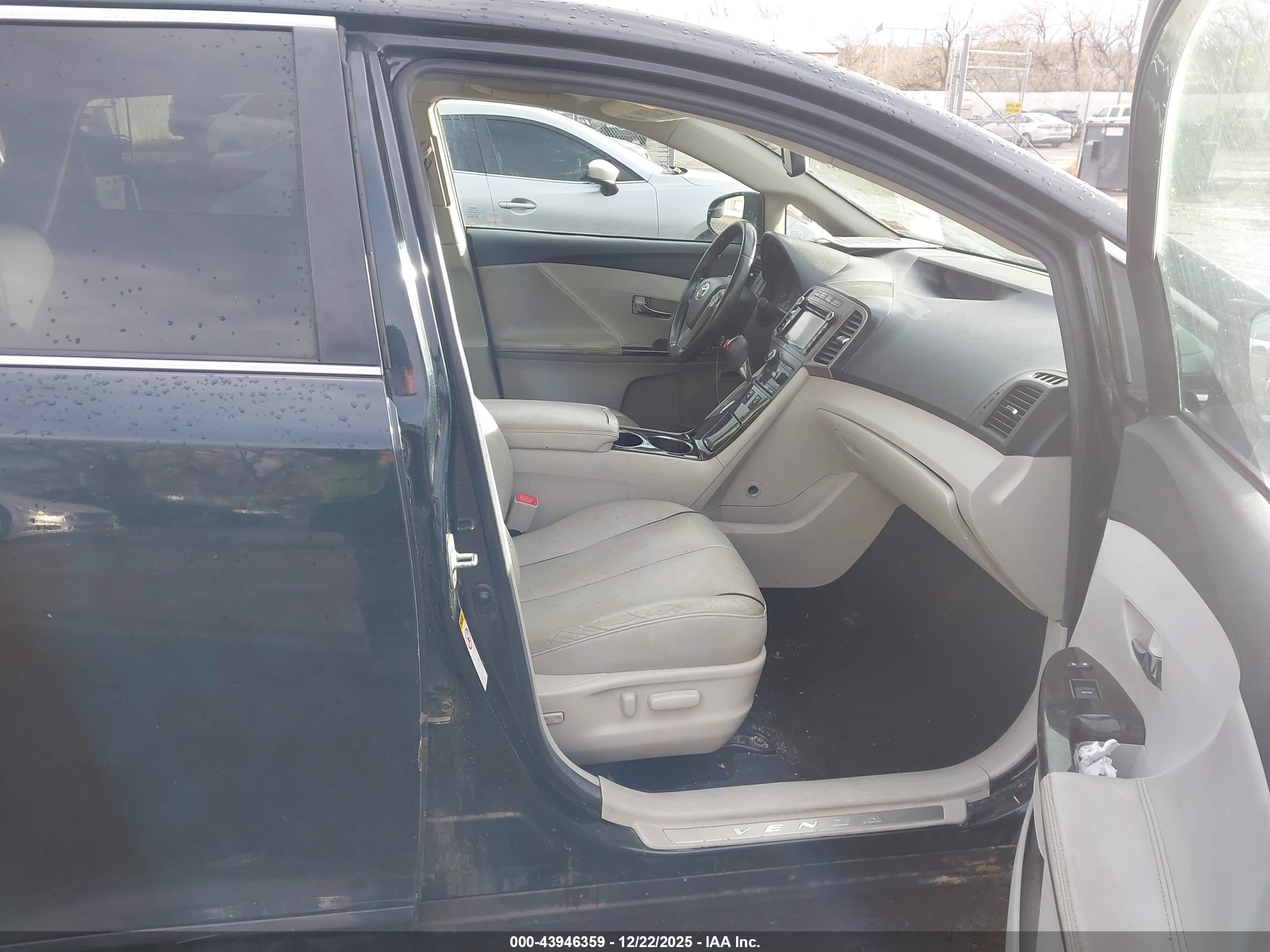 TOYOTA VENZA image 5