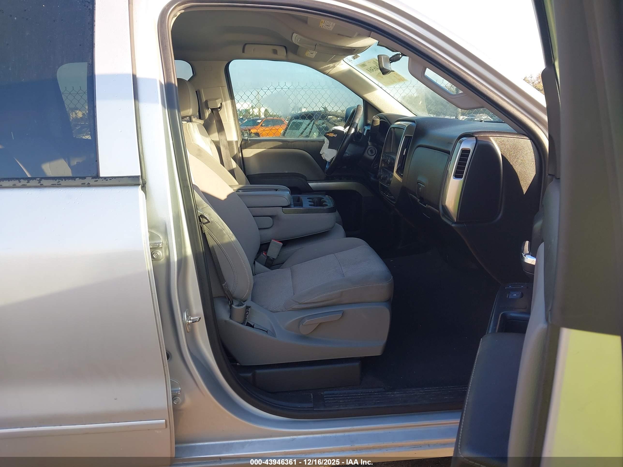 CHEVROLET SILVERADO image 5