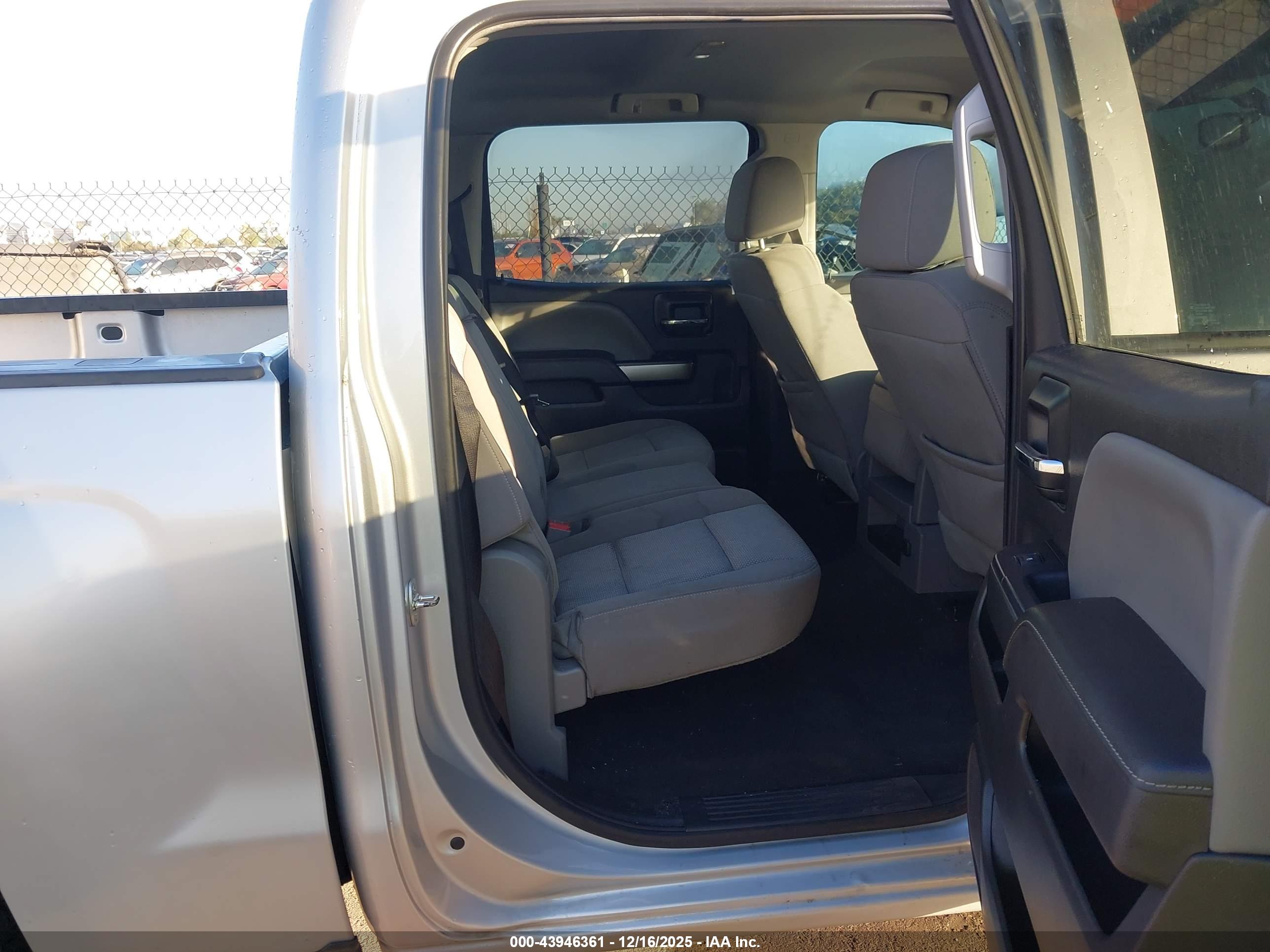 CHEVROLET SILVERADO image 8
